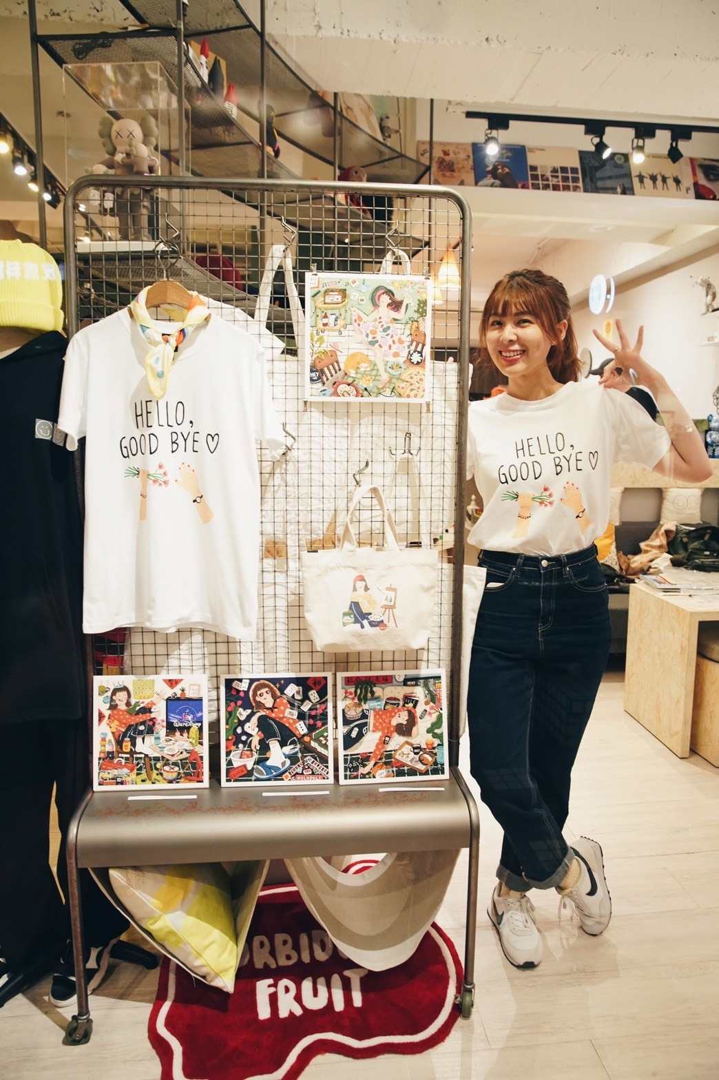 33_original x zoom in HELLO GOOD BYE ! T-shirt