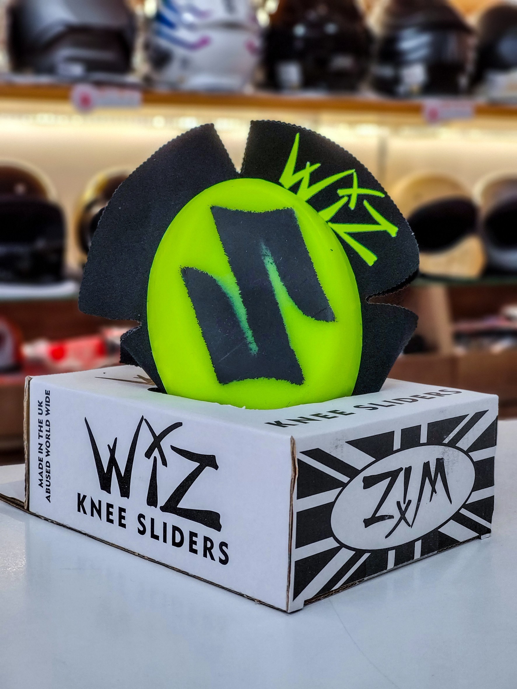 WIZ KNEE SLIDERS 滑塊 SUZUKI 螢光黃底黑