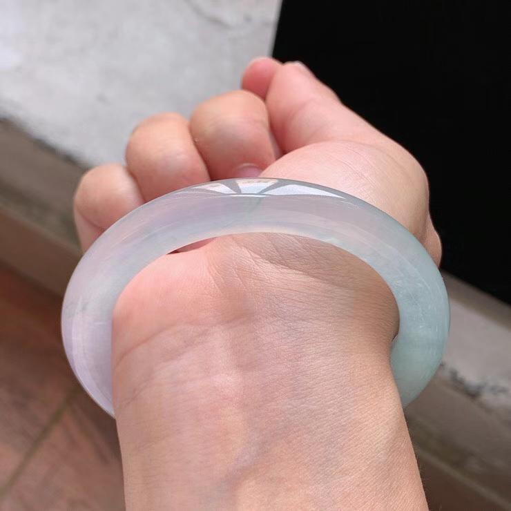 3214513 老坑冰種淺綠圓條手鐲 52mm (50-52)