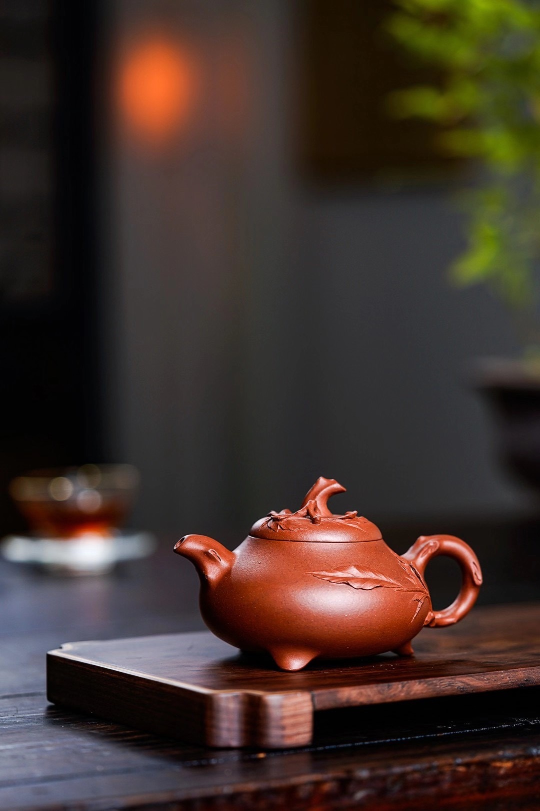 【聖桃】-- 無論是作為茶具還是作為擺設，它都能夠為空間增添一抹優雅的風情。