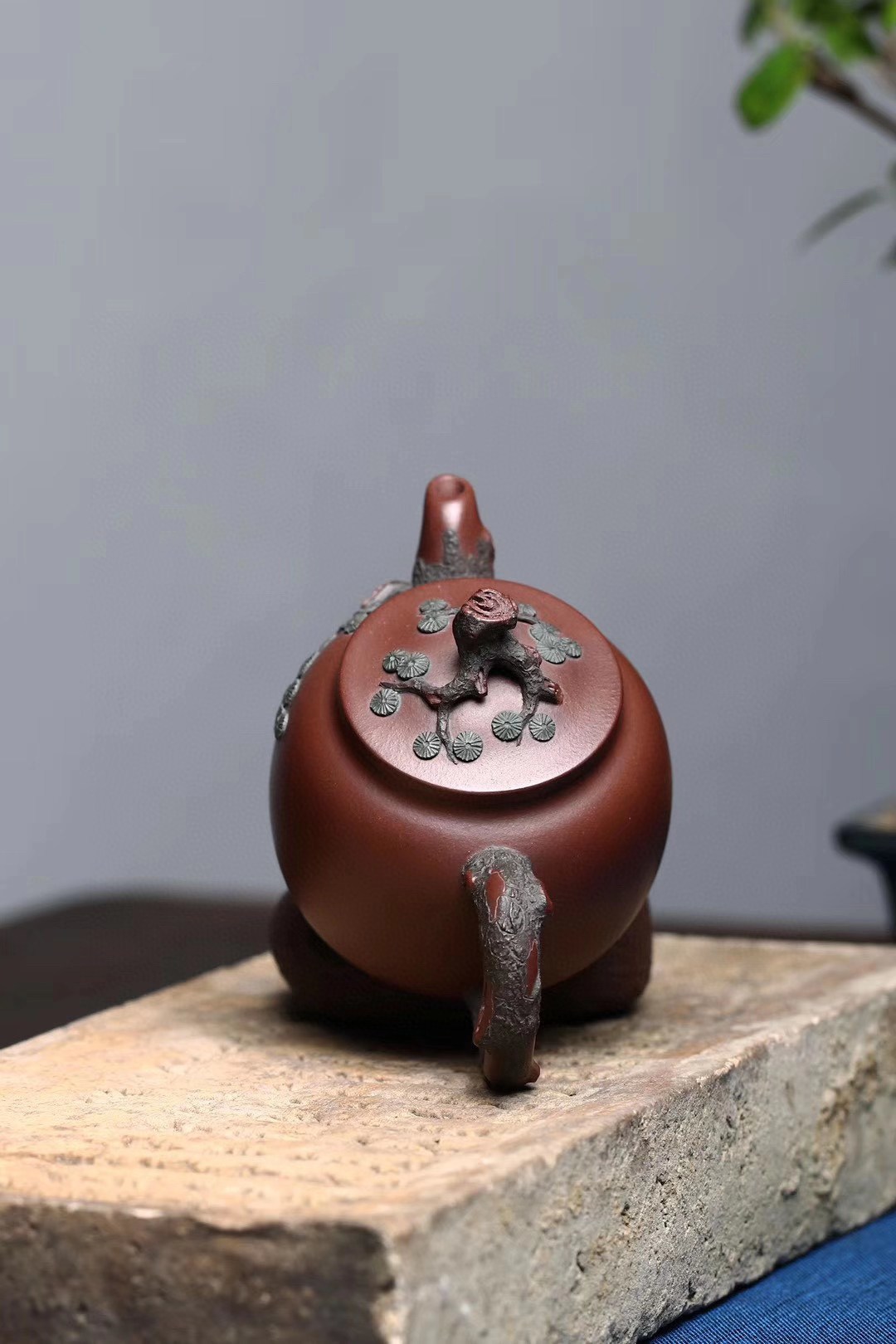 松針】-- 松樹在中國文化中象徵著堅韌與長壽，還是一種精神象徵。