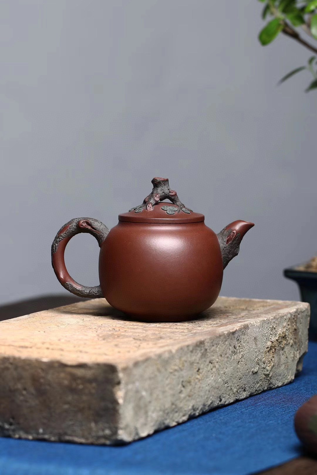 【松針】-- 松樹在中國文化中象徵著堅韌與長壽，還是一種精神象徵。