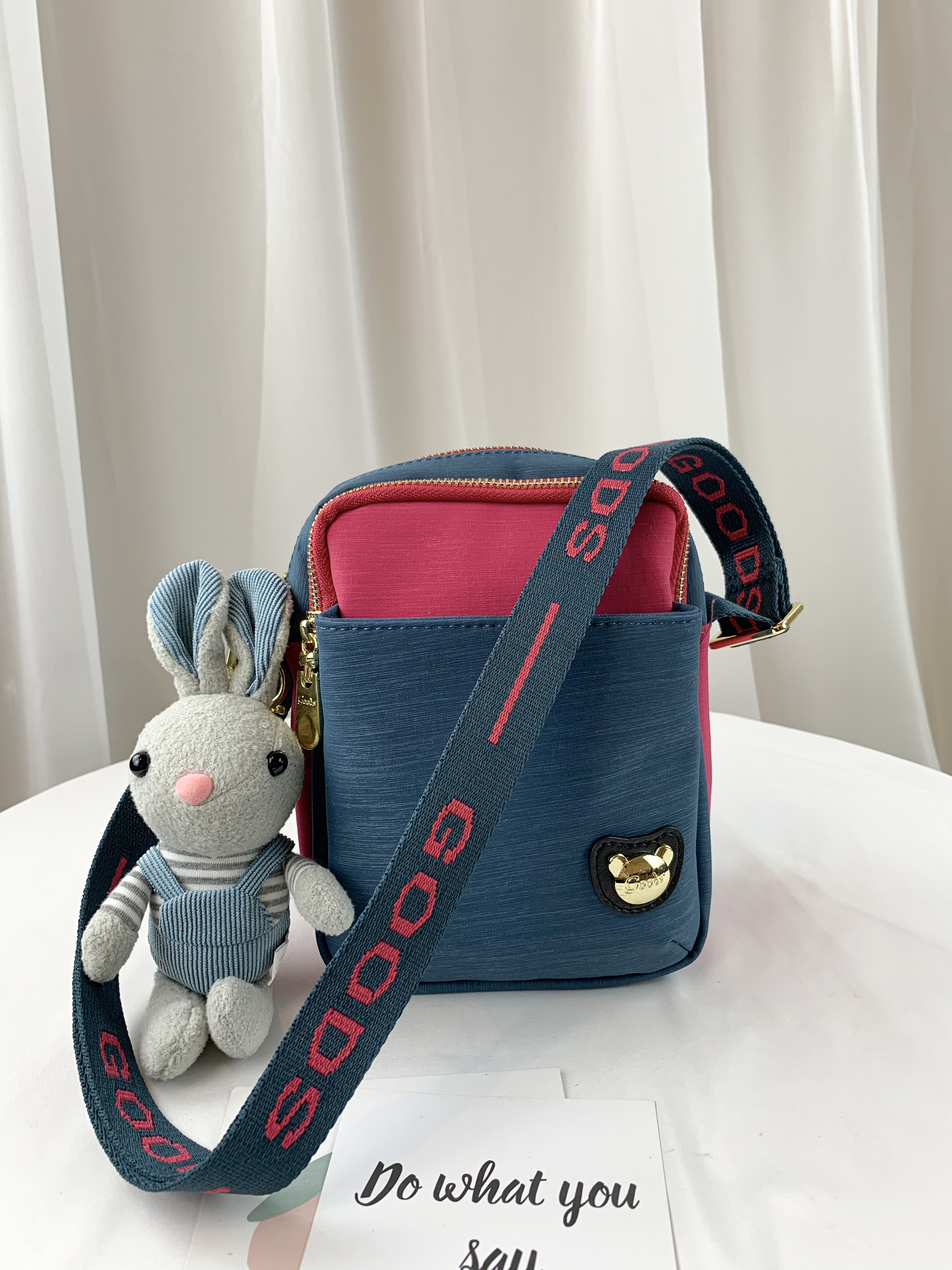 GOODS 綠桃拼色 防潑水側背包 / 手機袋 附小熊吊飾 #2499