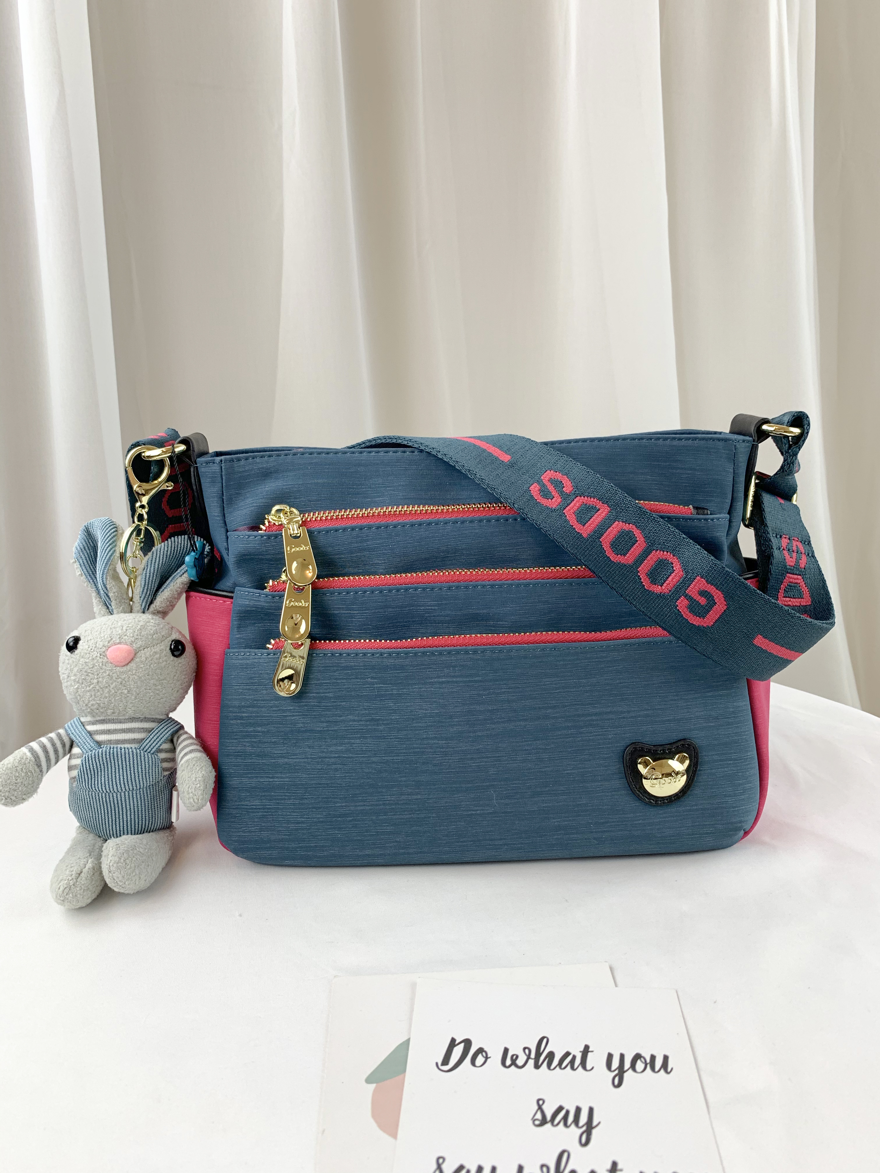 GOODS 綠桃拼色 防潑水側背包 附小熊吊飾 #2502