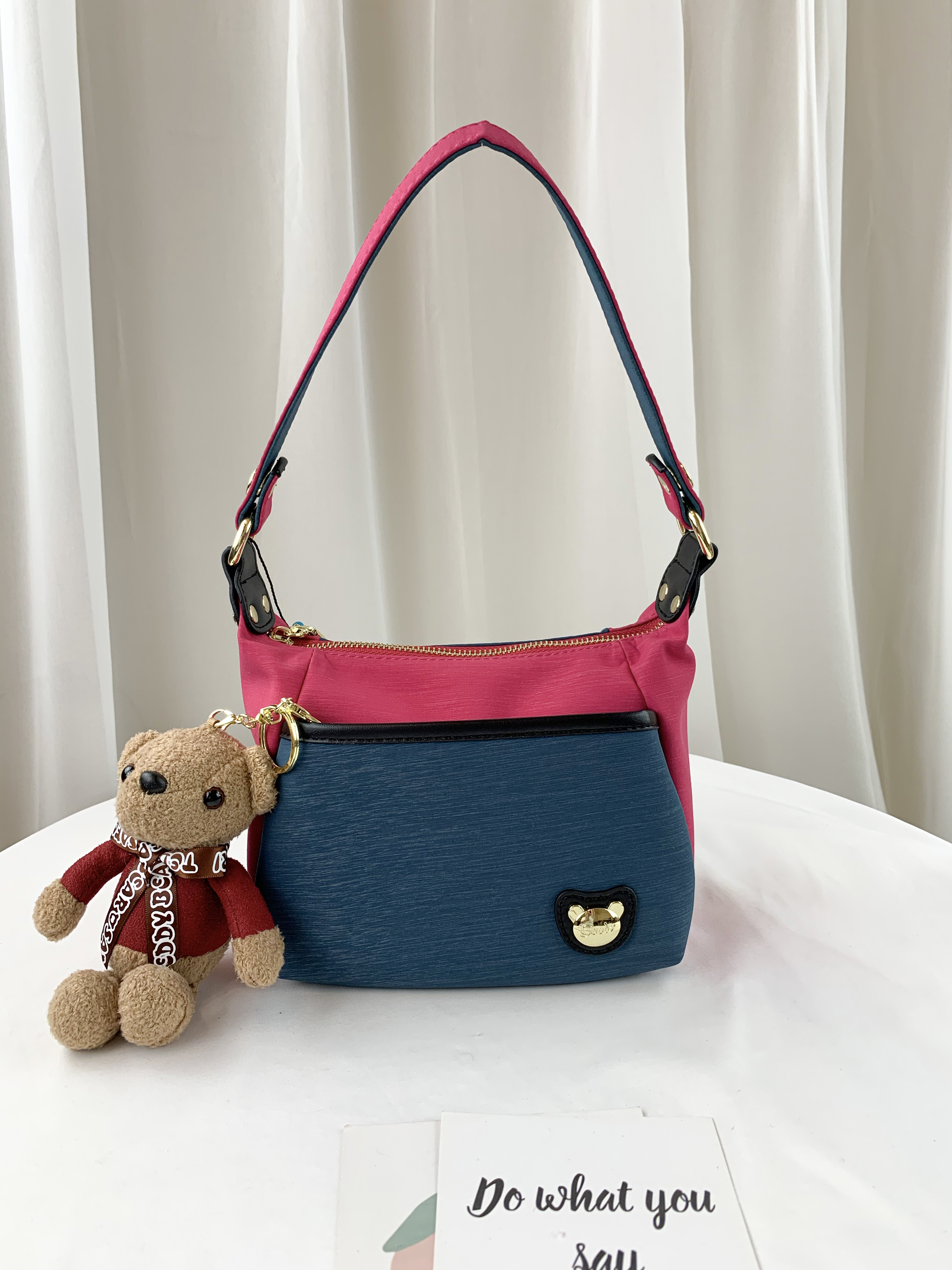 GOODS 綠桃拼色 防潑水肩背包 / 側背包 附小熊吊飾 #2503