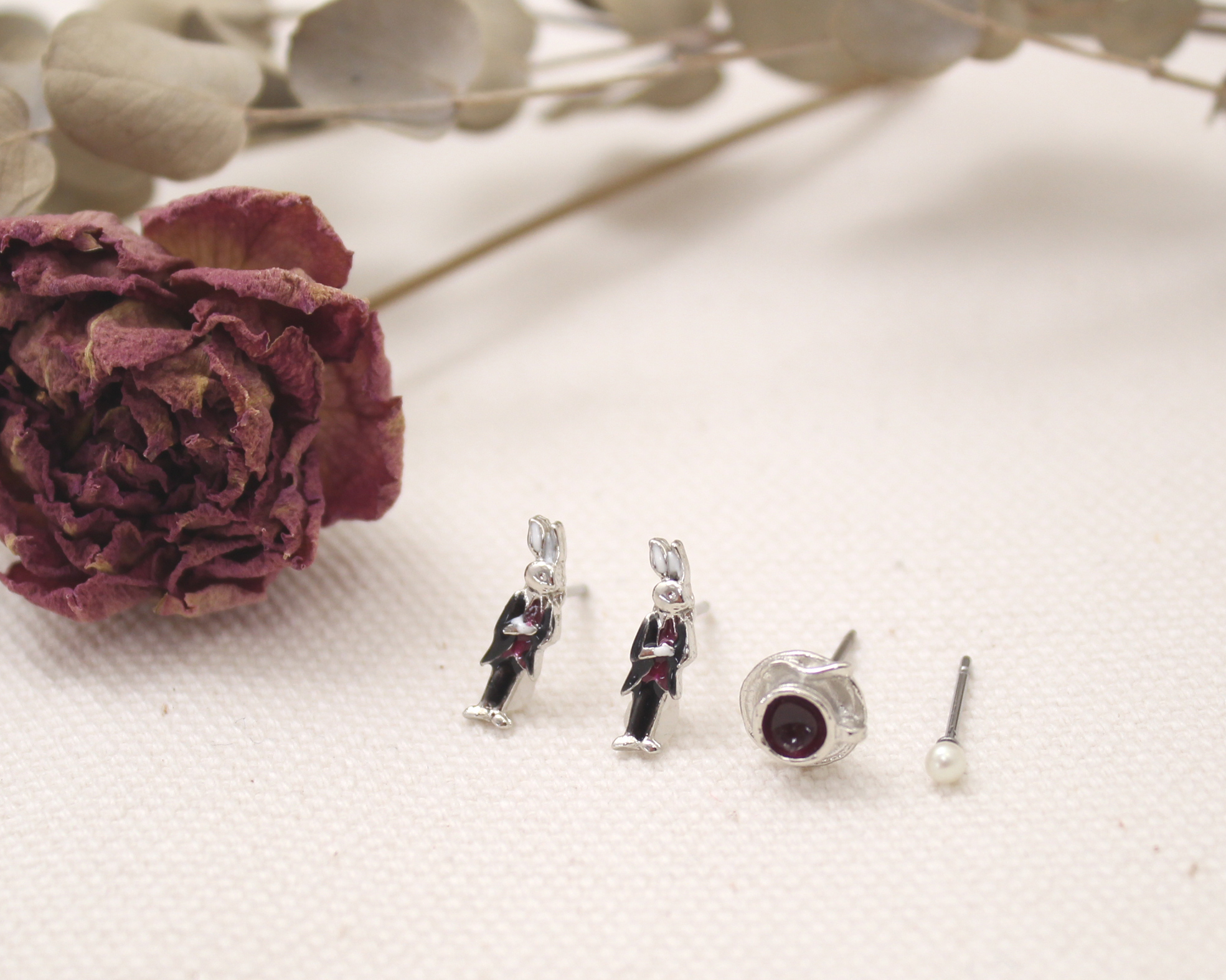 [日本制] Luccica  愛麗絲兔先生耳環 (*網站限定優惠價*)