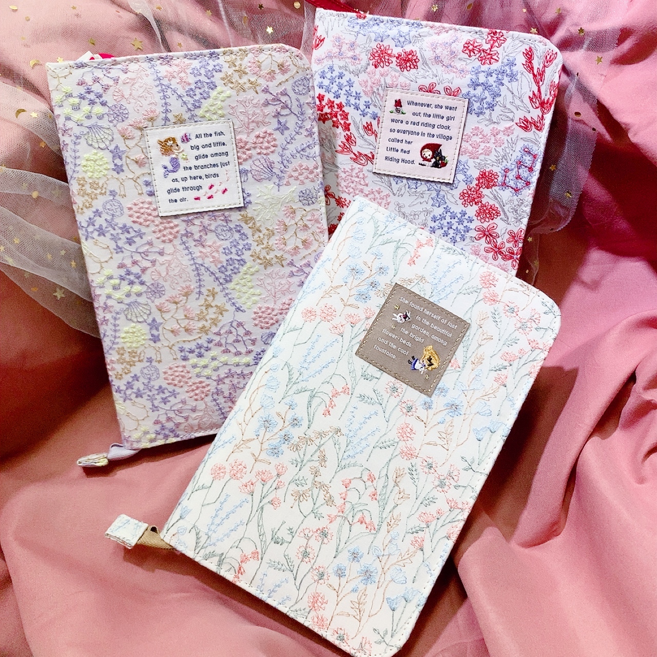 日本迪士尼公主刺繡 多用途拉鏈袋(小紅帽/小魚仙/愛麗絲)