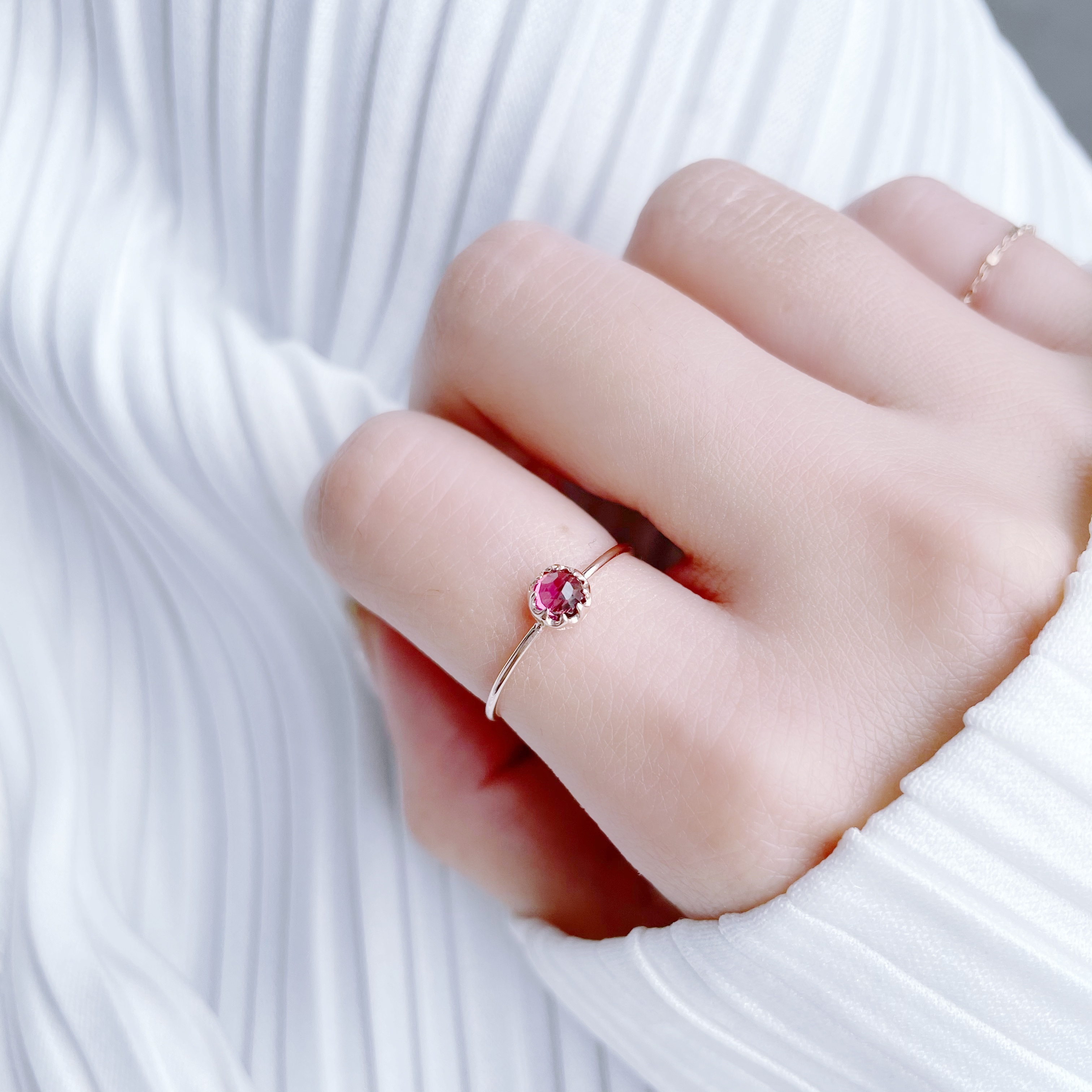 Castle Rosecut玫瑰石榴細戒