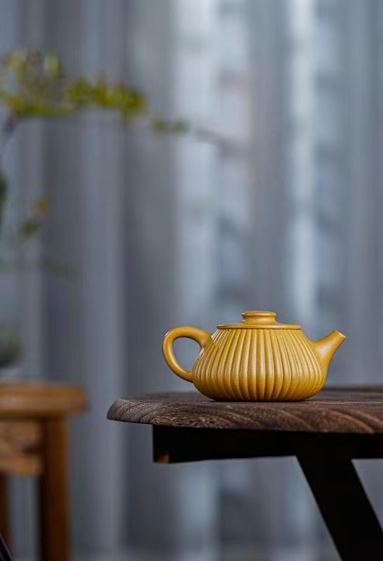 【錦瓢】--自然流暢的錦囊線條，造型齊整、明快，具有強烈的節奏韻律美