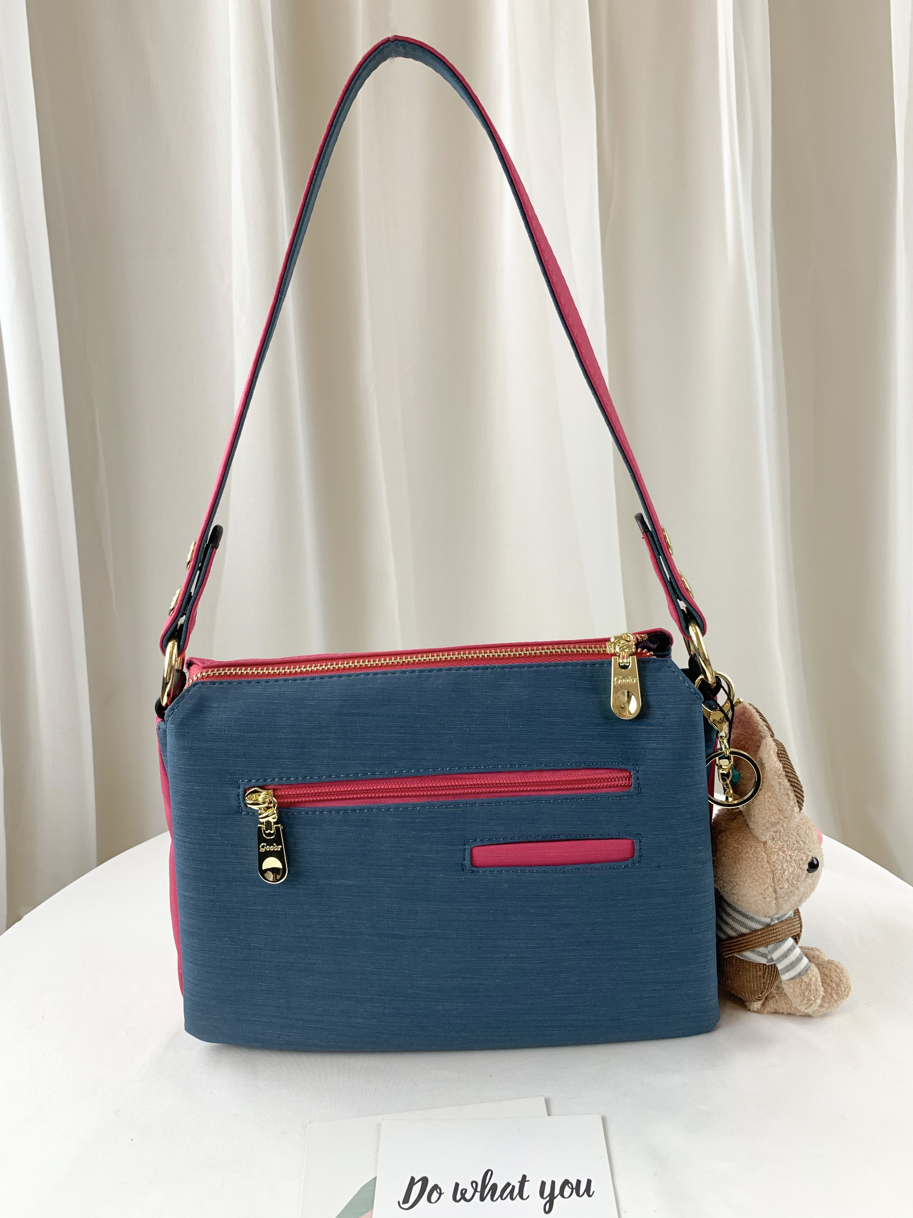 GOODS 綠桃拼色 防潑水肩背包 / 側背包 附小熊吊飾 #29259