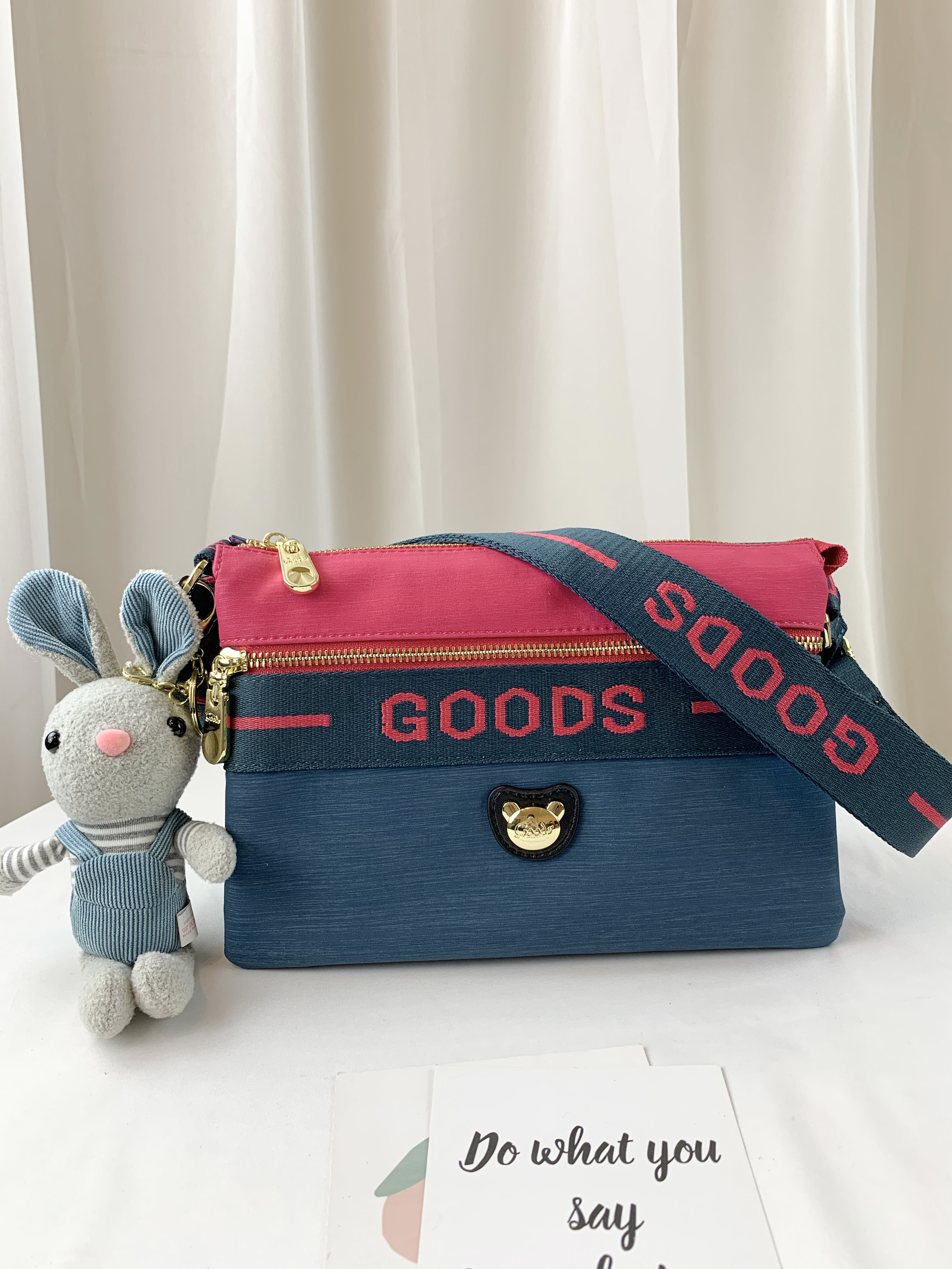 GOODS 綠桃拼色 防潑水側背包 附小熊吊飾 #2522