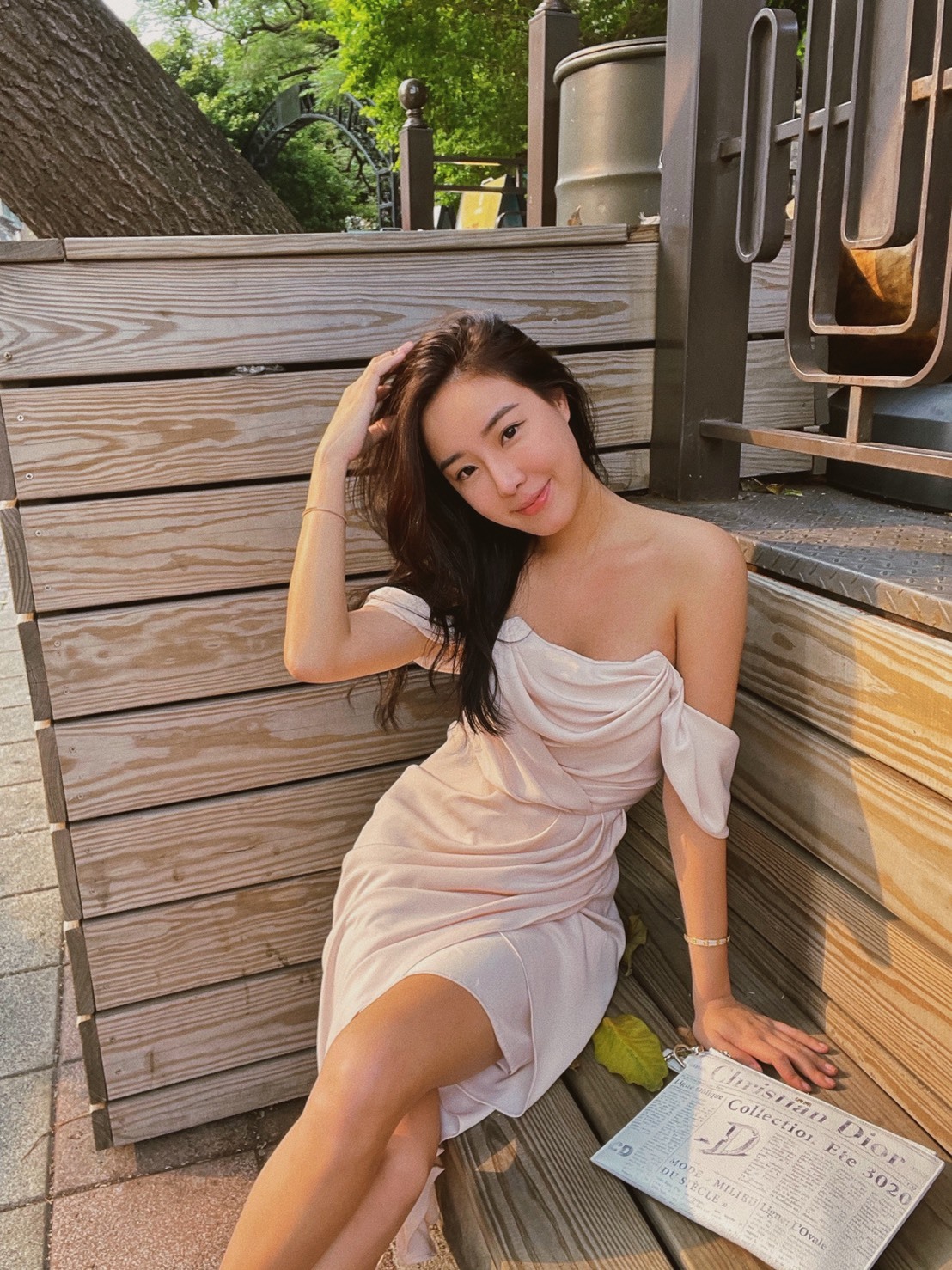 Enjoy the moment 一字領抓皺斜邊洋裝