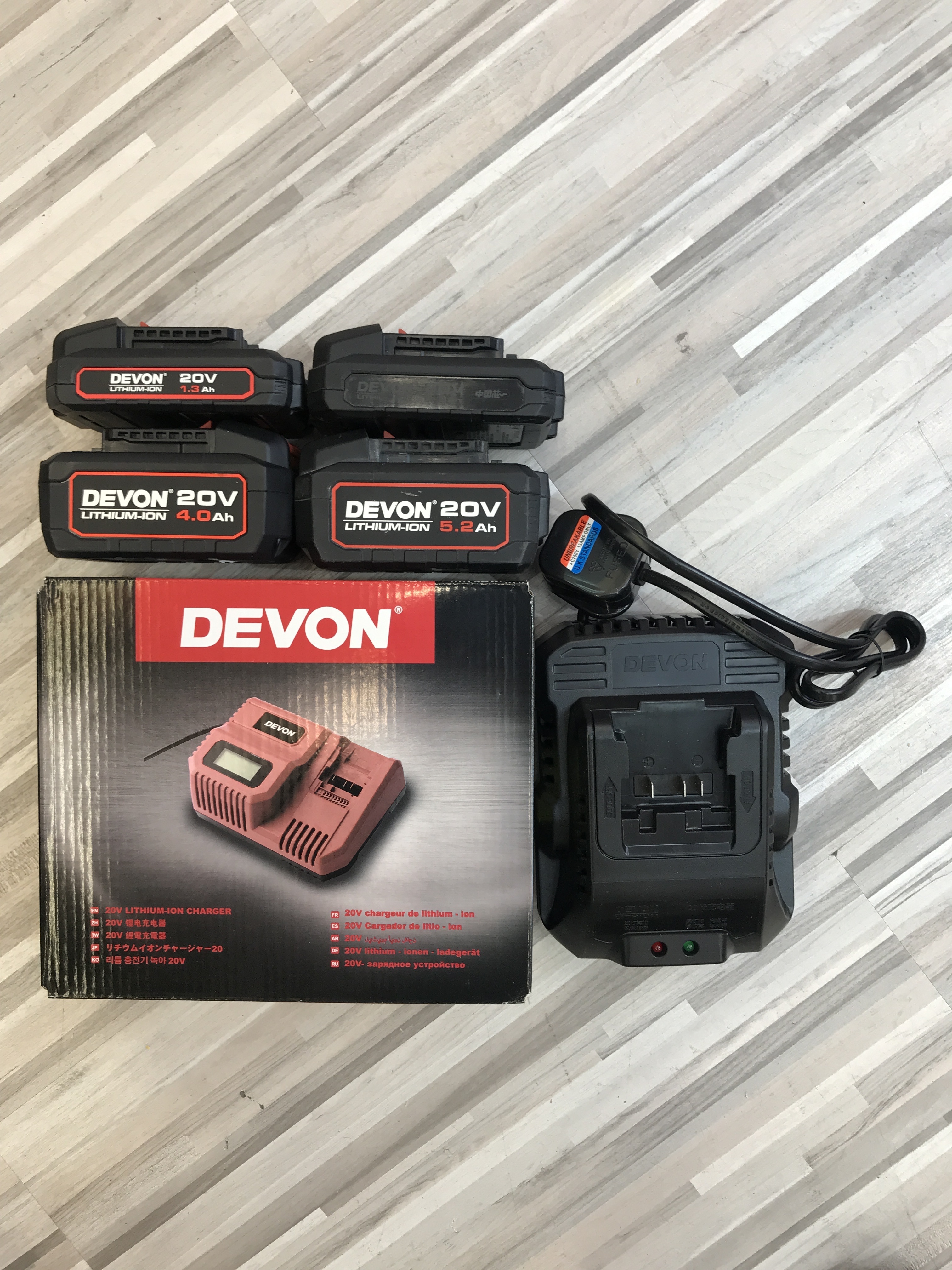 DEVON 大有  BATTERY & CHARGER 電池和充電器