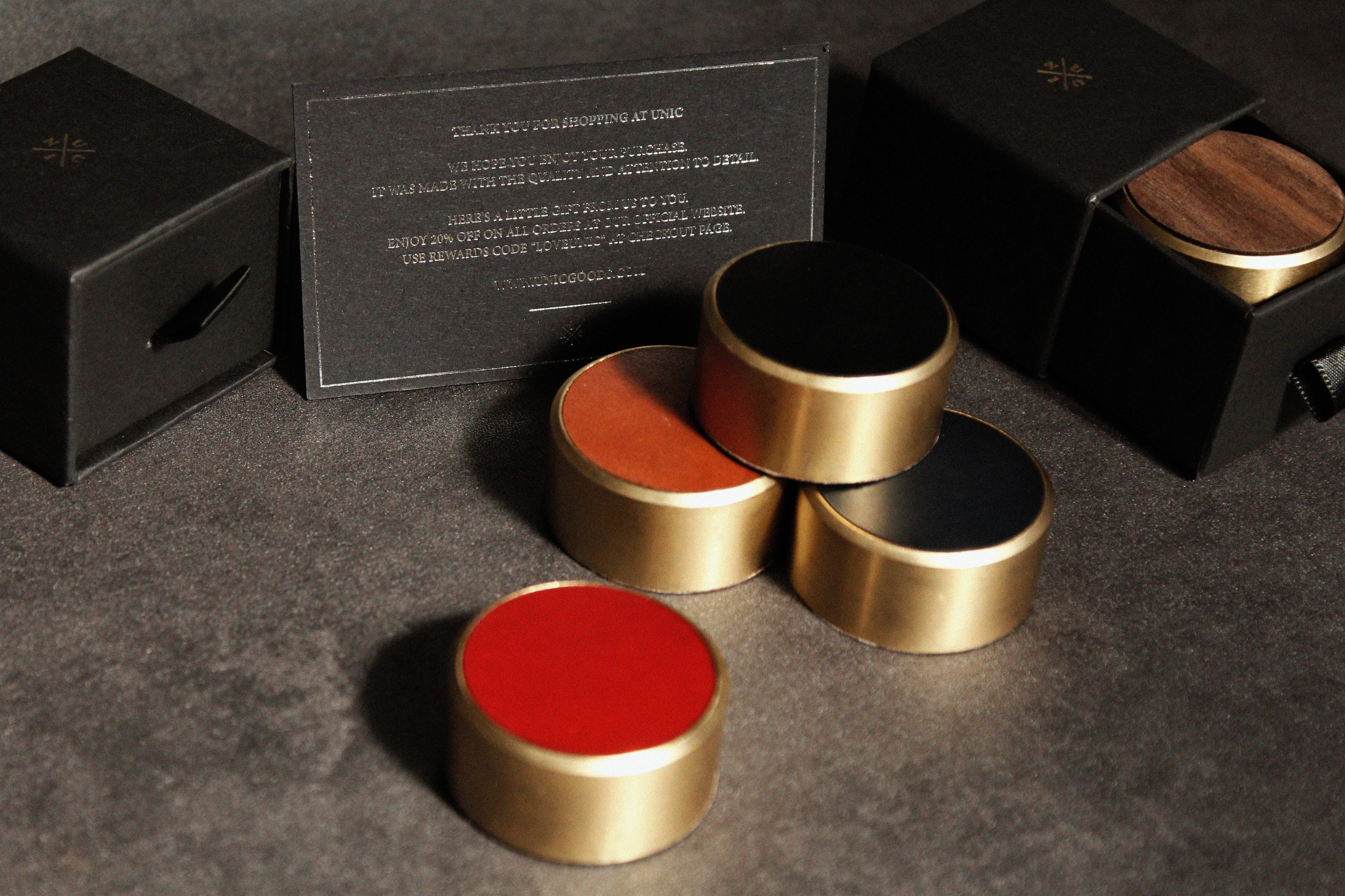 UNIC經典黃銅鑲嵌皮革紙鎮/ 磁吸收納座【可客製化】