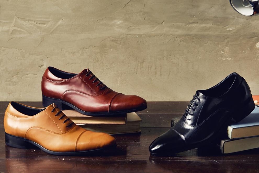 牛津鞋 三只基本牛津鞋擺在桌面上-黑色栗紅棕色蜜棕色