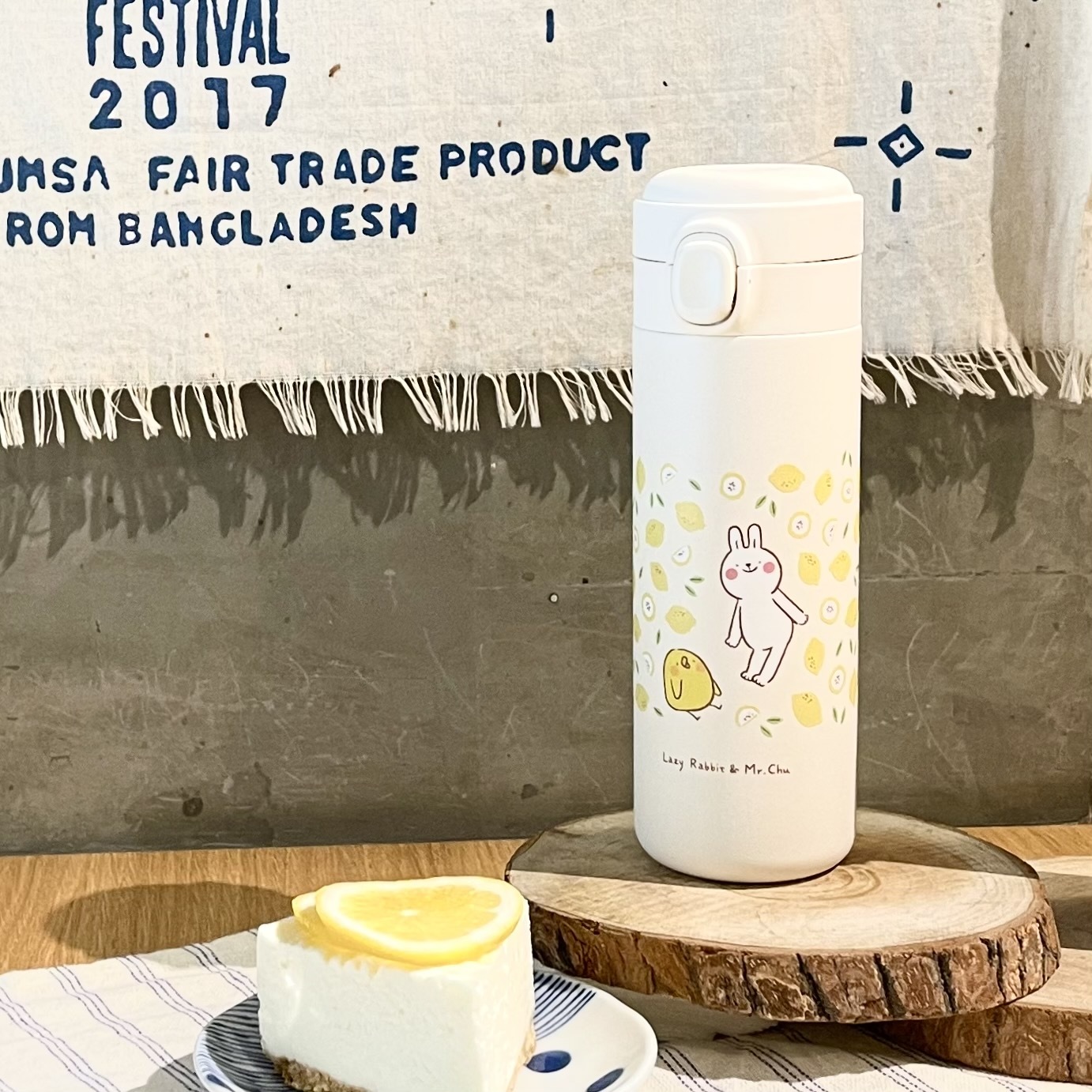 獨家新品【懶散兔與啾先生x慢慢挑-夏日檸檬】彈蓋內噴陶瓷聯名保溫杯，超輕450ML|白色（可裝咖啡、奶茶）