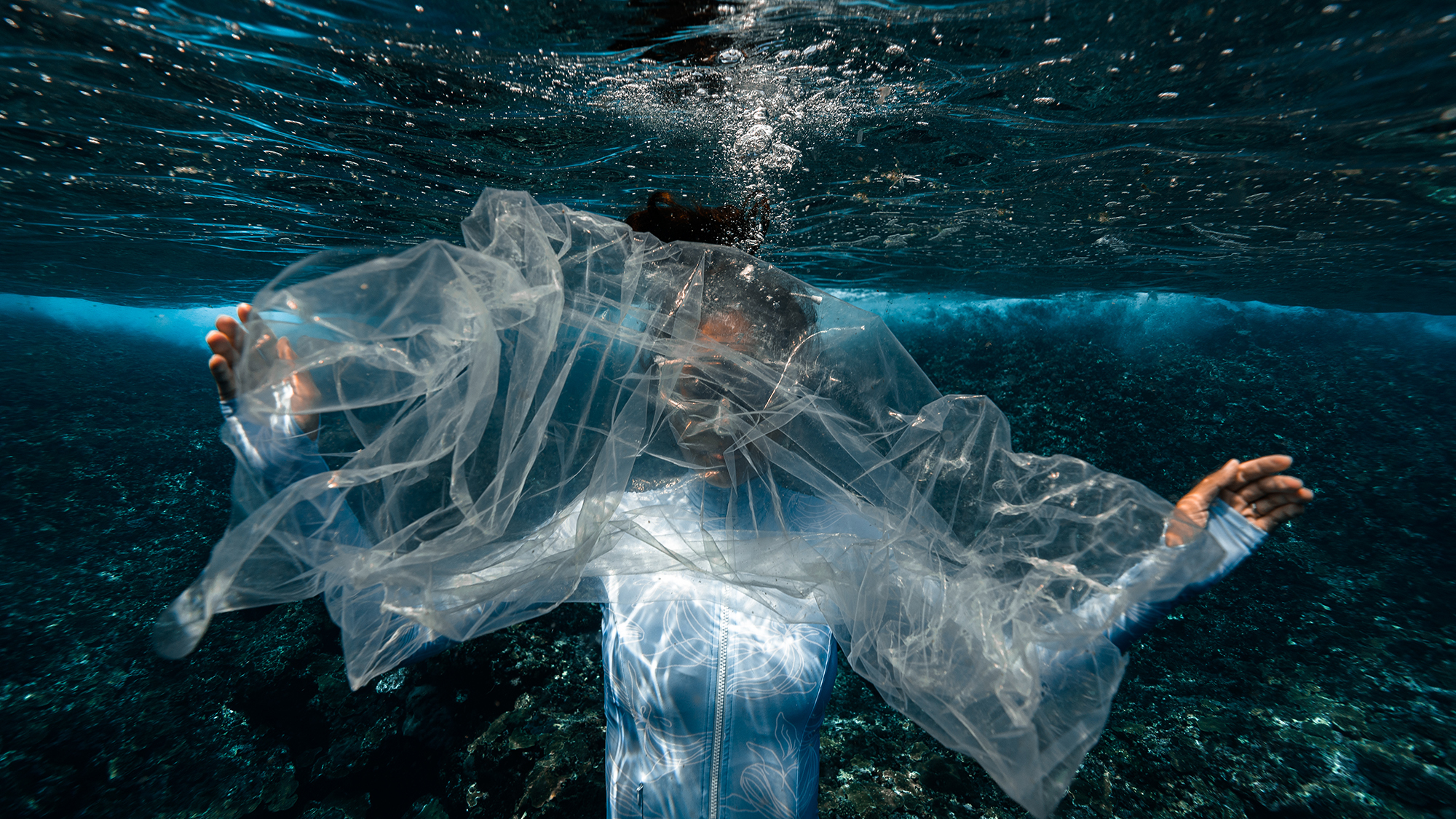 COOCEAN ECONYL® 海廢再生防曬高衩連身泳衣 鯨魚藍