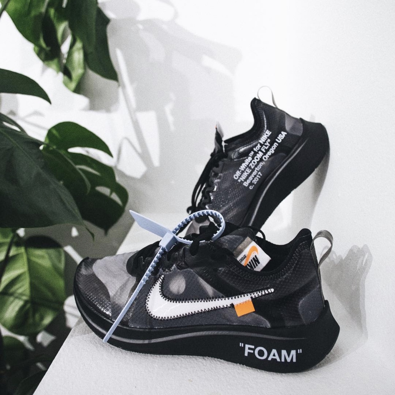 OFF-WHITE × NIKE THE TEN ZOOM VAPOR FLY