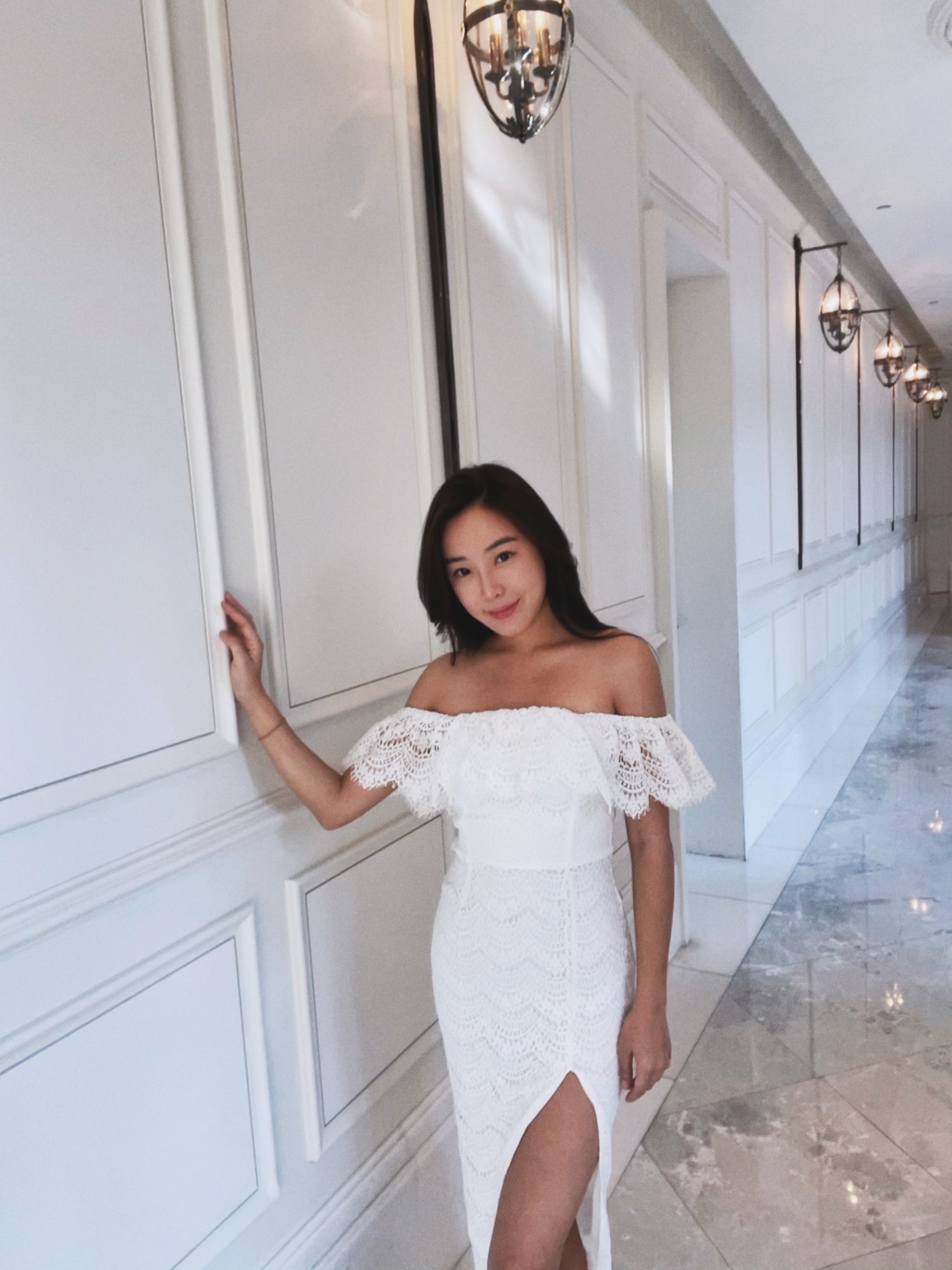 At last 一字領蕾絲開衩洋裝