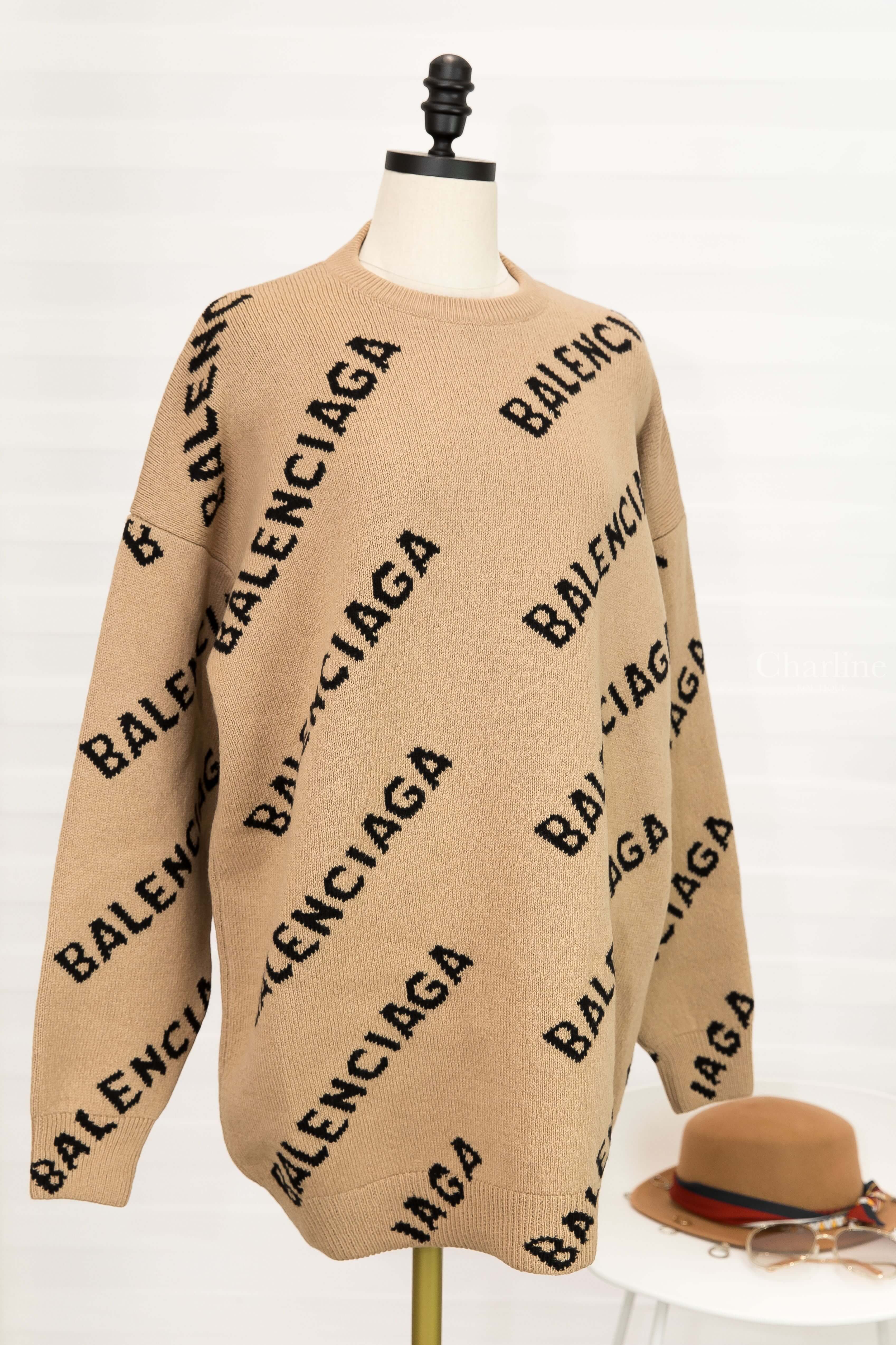 Balenciaga Knitwear 卡其色滿版黑色 Logo 羊毛混紡長版長袖毛衣-Charline Boutique 精品代購