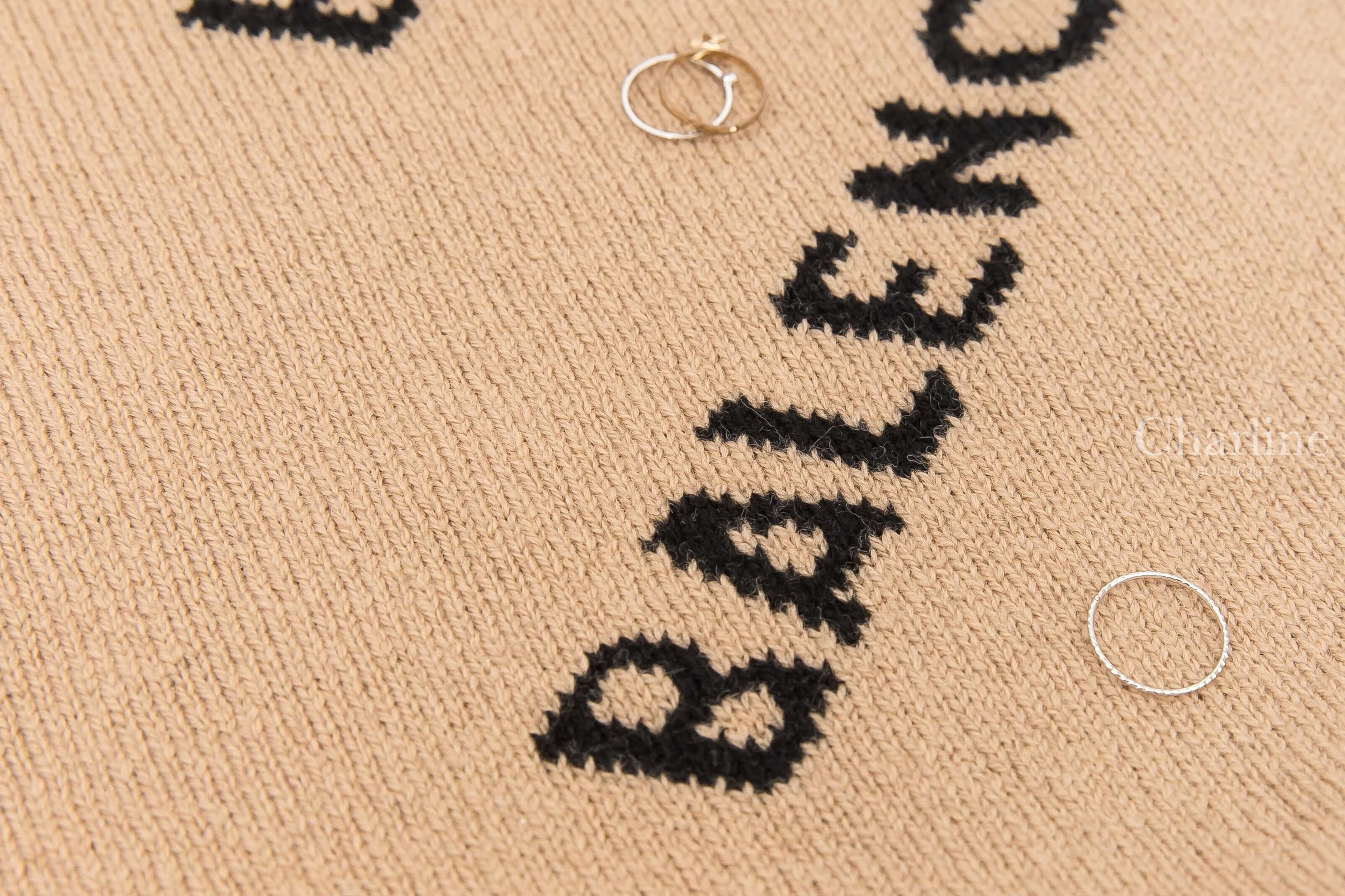 Balenciaga Knitwear 卡其色滿版黑色 Logo 羊毛混紡長版長袖毛衣