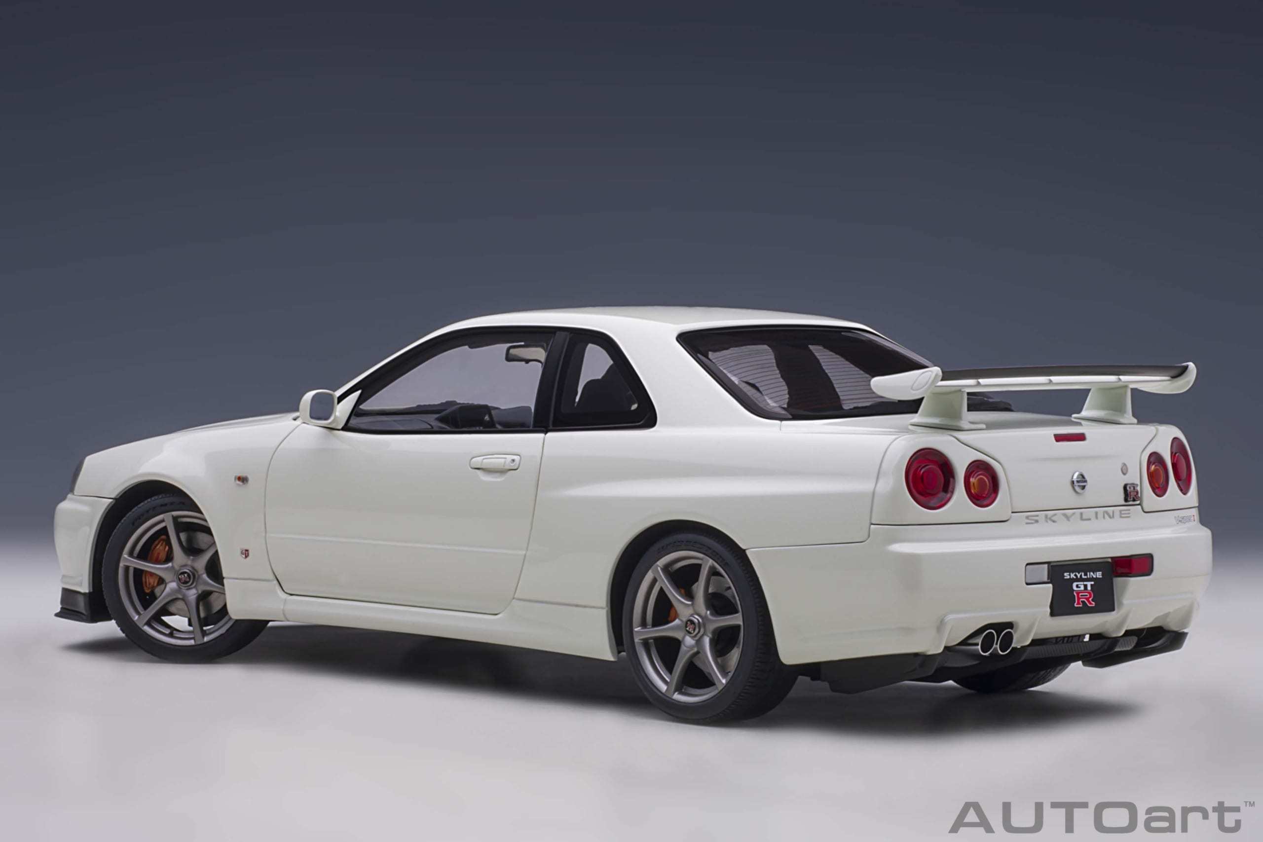 1/18 AUTOART  Nissan Skyline GT-R (R34) V-Spec II (White Pearl) (77406 )