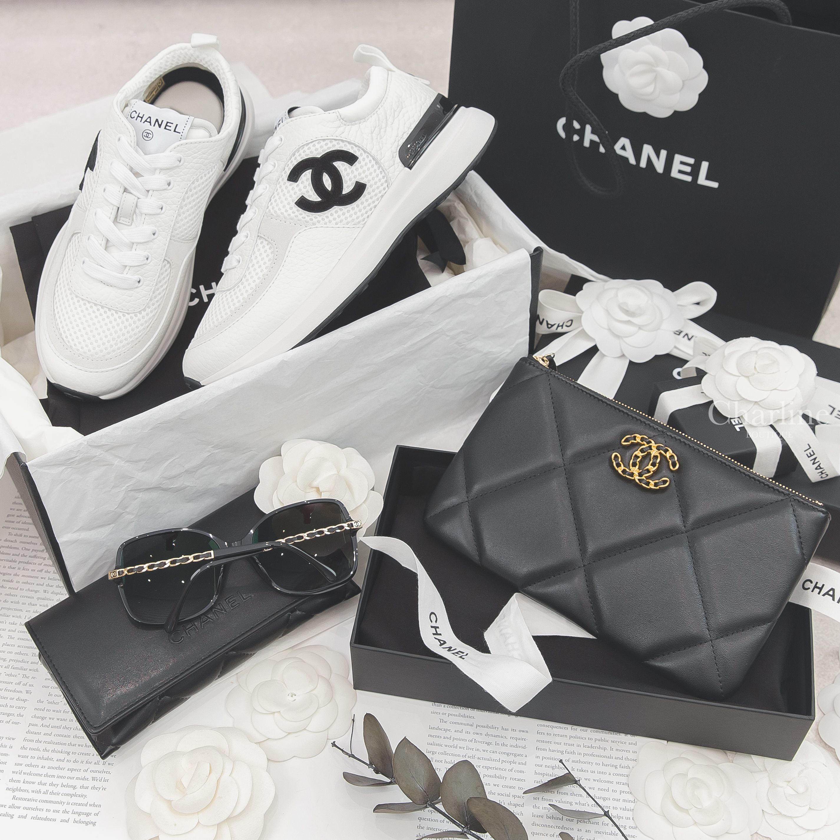 Chanel Trainers 白色黑CC小牛皮運動鞋,Chanel 19 Small Pouch 黑色金鍊帶CC小羊皮大菱格紋小型手拿包,Chanel Sunglasses 黑色黑框側邊皮穿金鍊太陽眼鏡-Charline Boutique 精品代購