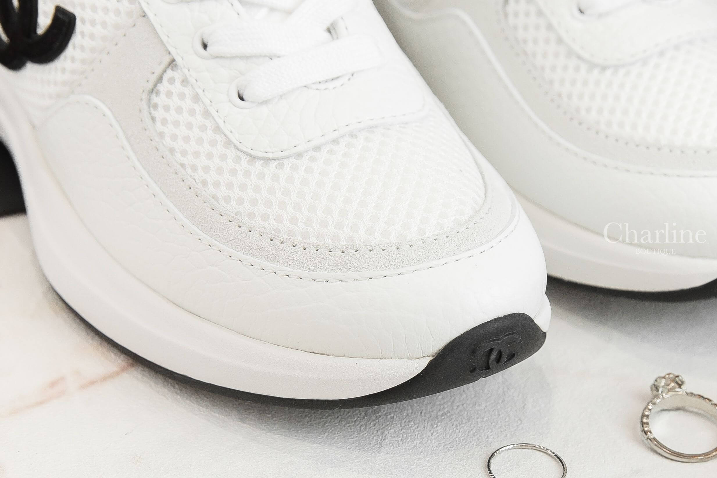Chanel Trainers 白色黑CC小牛皮運動鞋