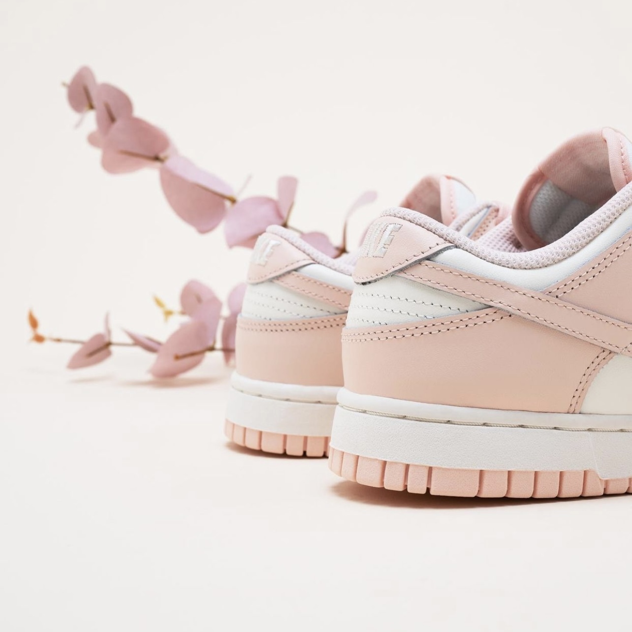 NIKE WMNS DUNK LOW 