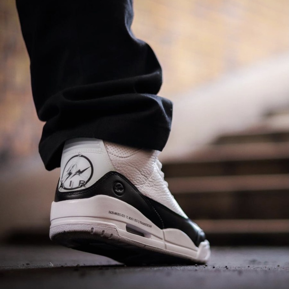 FRAGMENT × AIR JORDAN 3 