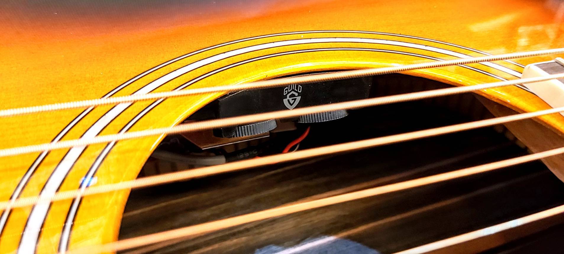 Guild Guild OM-260CE DELUXE IN ANTIQUE BURST 面單板 電木吉他(附原廠厚袋) 第 5 張圖片｜三峽吉他 / Bass
