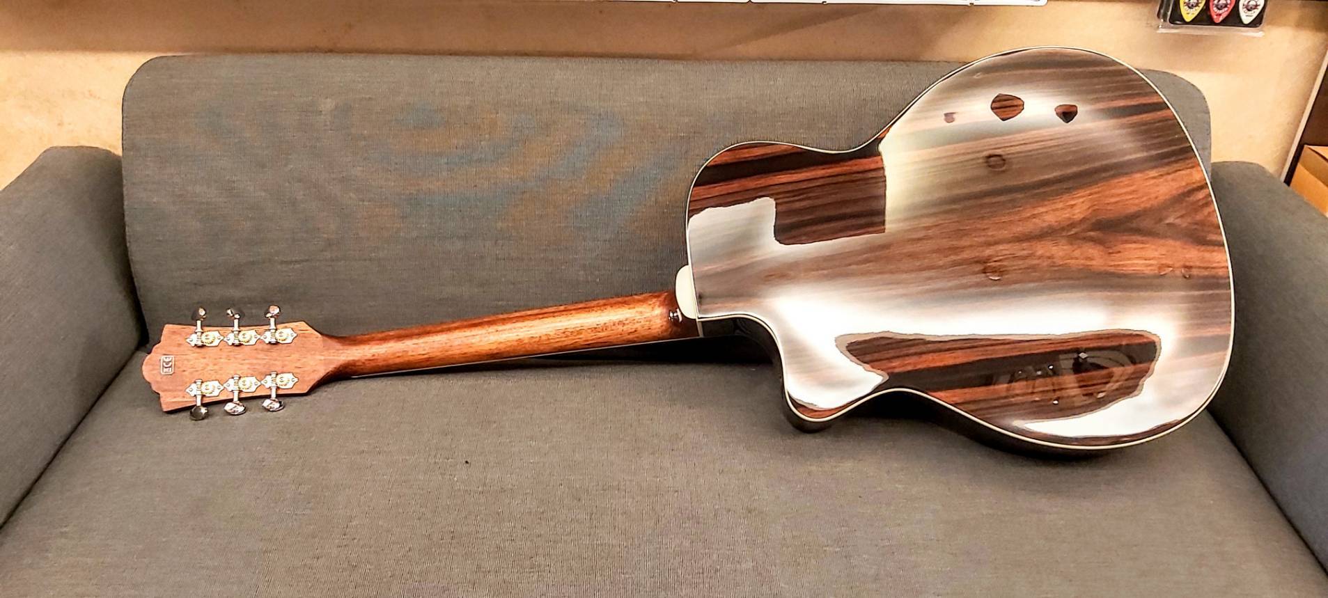 Guild OM-260CE DELUXE IN ANTIQUE BURST 面單板 電木吉他(附原廠厚袋)