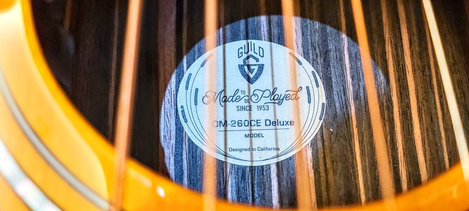 Guild Guild OM-260CE DELUXE IN ANTIQUE BURST 面單板 電木吉他(附原廠厚袋) 第 4 張圖片｜三峽吉他 / Bass