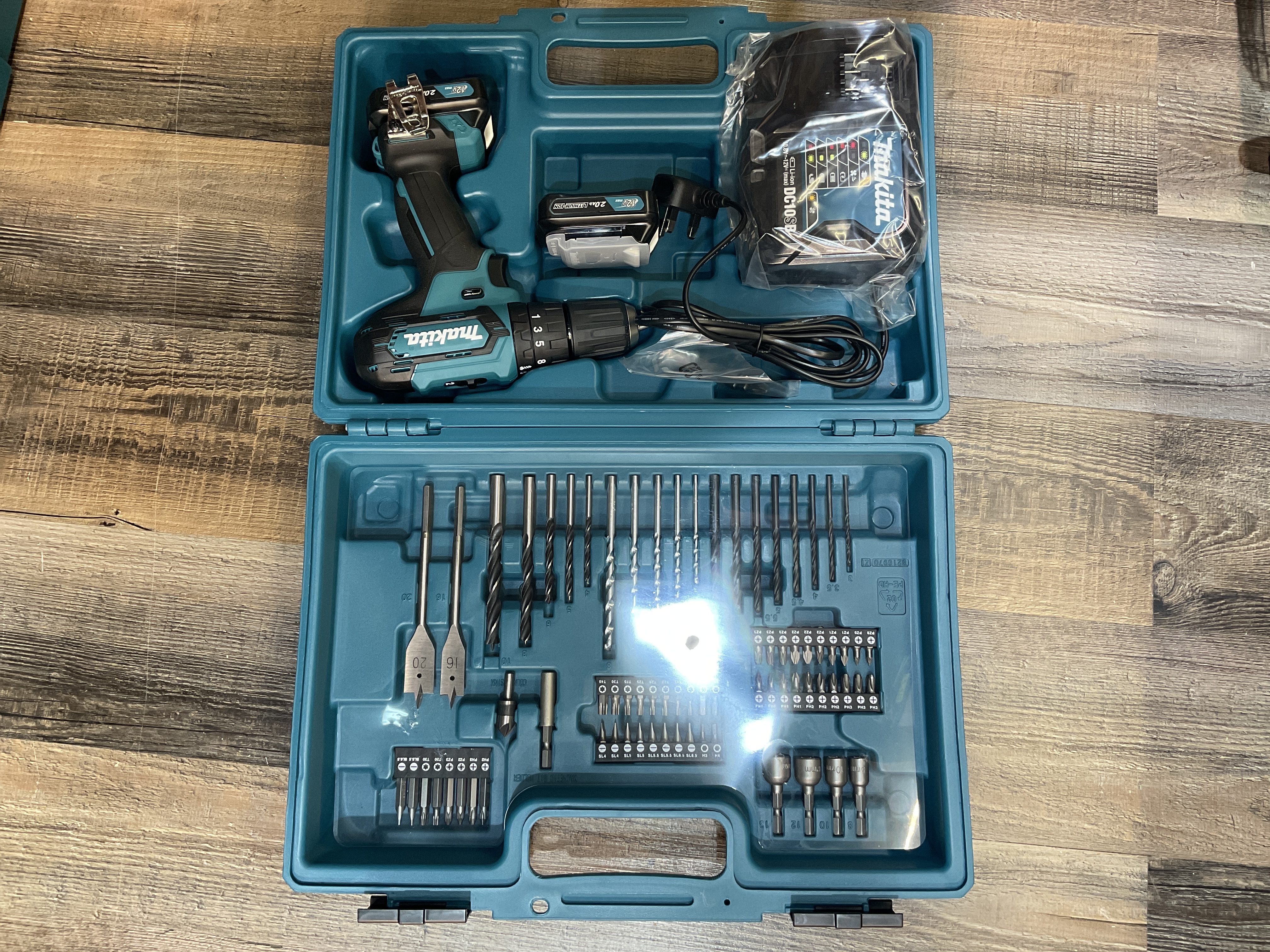 Makita牧田 12V HP333DSAX1 無線電批(要訂貨） 價格調整(牧田)： 達人店益街坊，牧田12v套裝及部份18v產品以最貼近成本優惠價發售，若供應商日後有任何價錢調整，本店將會自行跟隨而不作另行通知。(以供貨價為準)