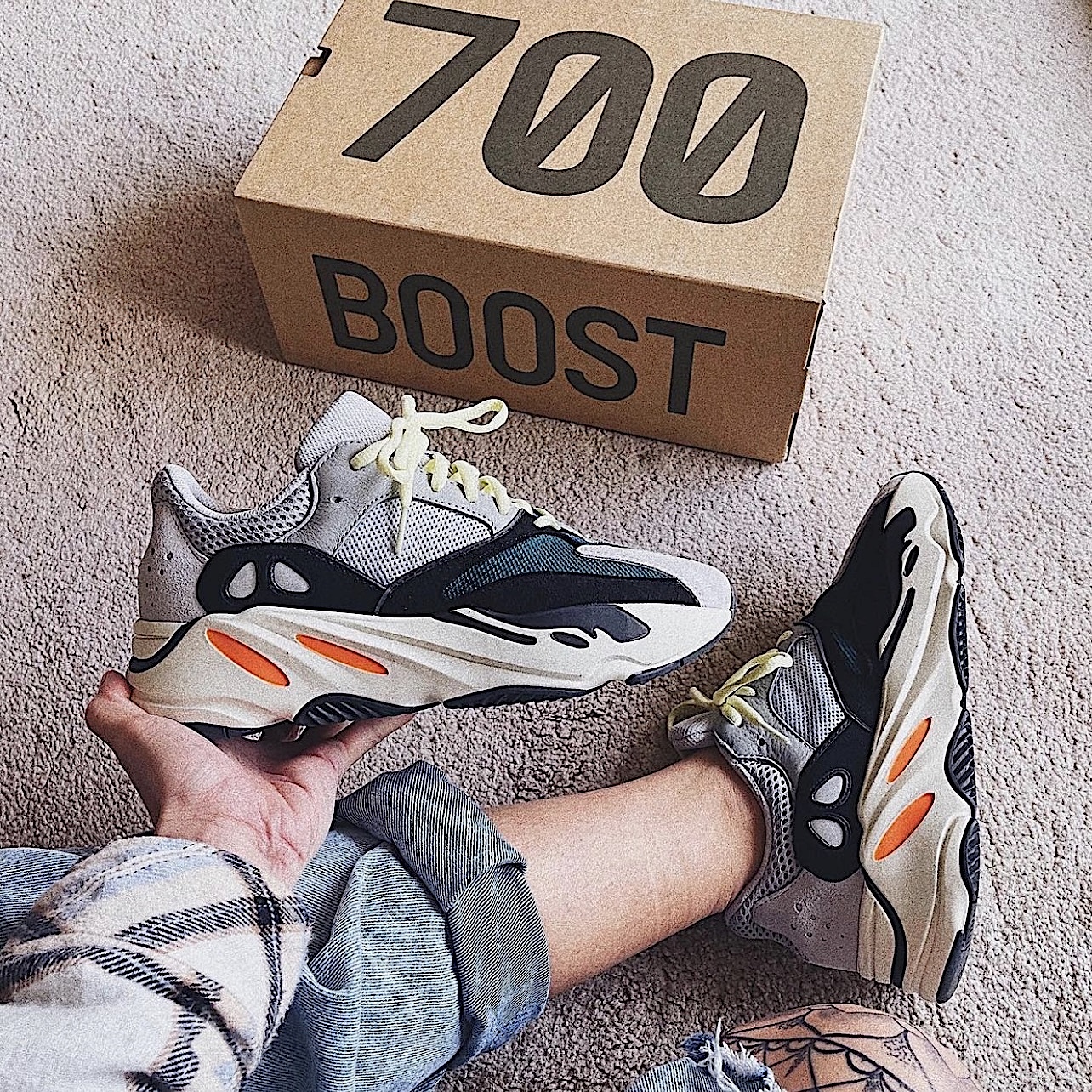 YEEZY BOOST 700 WAVE RUNNER SOLID GREY 老爹鞋