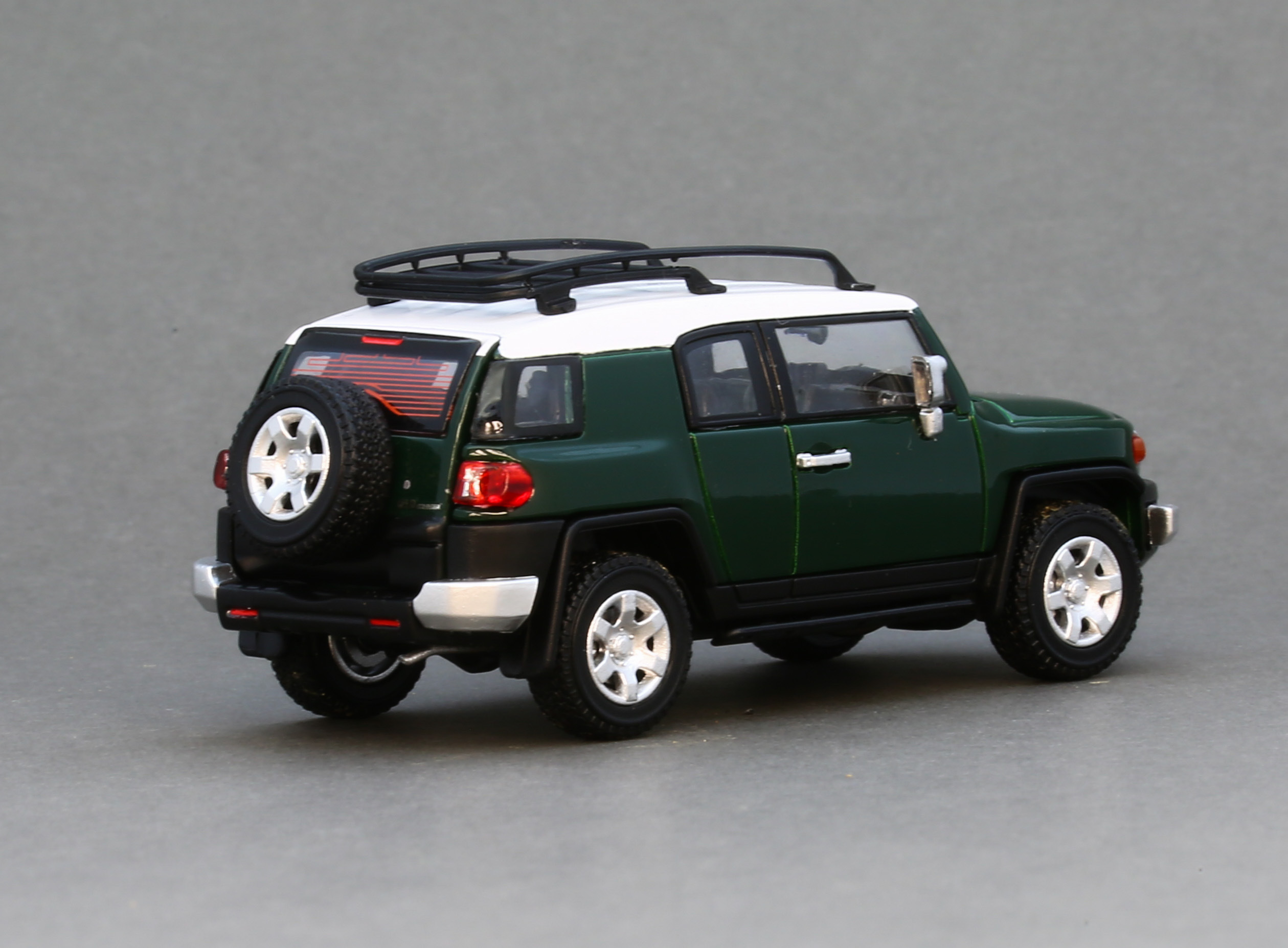 1/64 Toyota FJ Cruiser XJ10 (Army Green) LHD (C33191 )