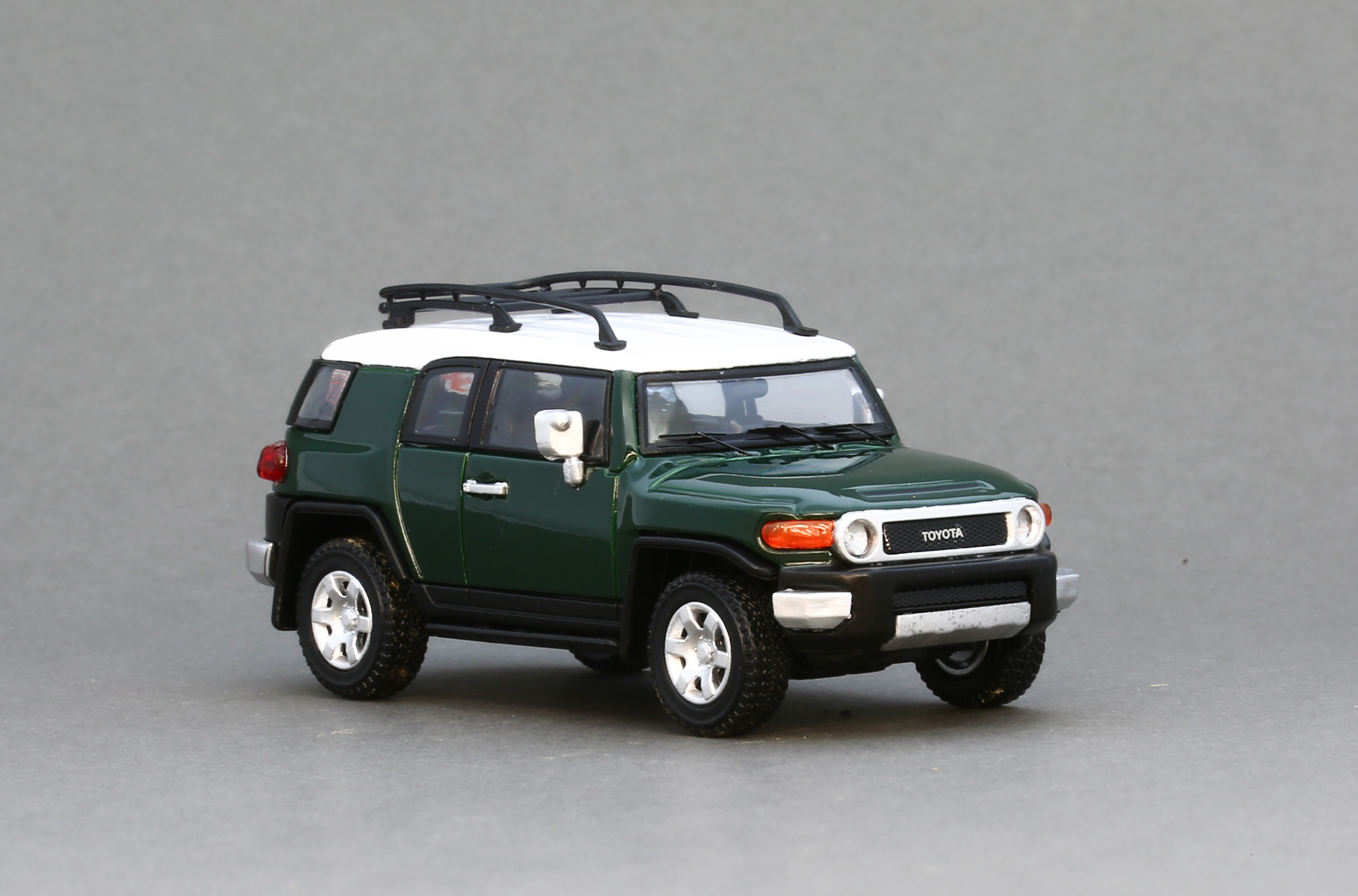 1/64 Toyota FJ Cruiser XJ10 (Army Green) LHD (C33191 )