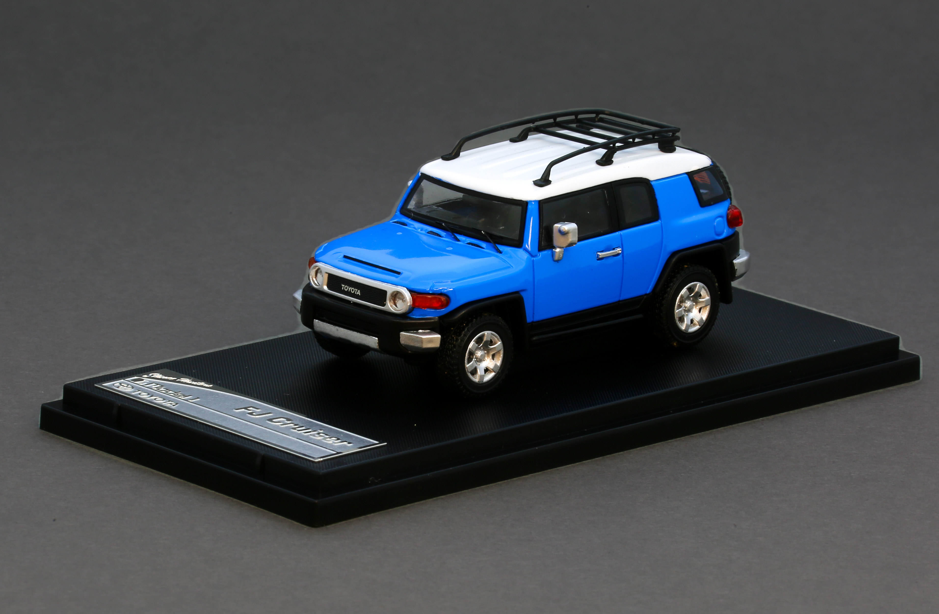 1/64 Toyota FJ Cruiser XJ10 (Voodoo Blue) LHD (C33192 )