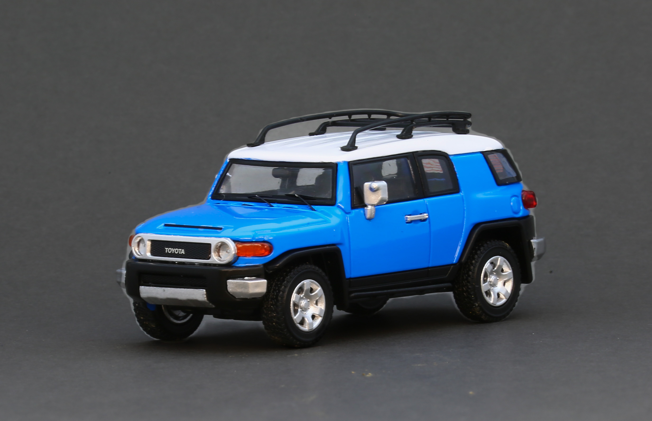 1/64 Toyota FJ Cruiser XJ10 (Voodoo Blue) LHD (C33192 )