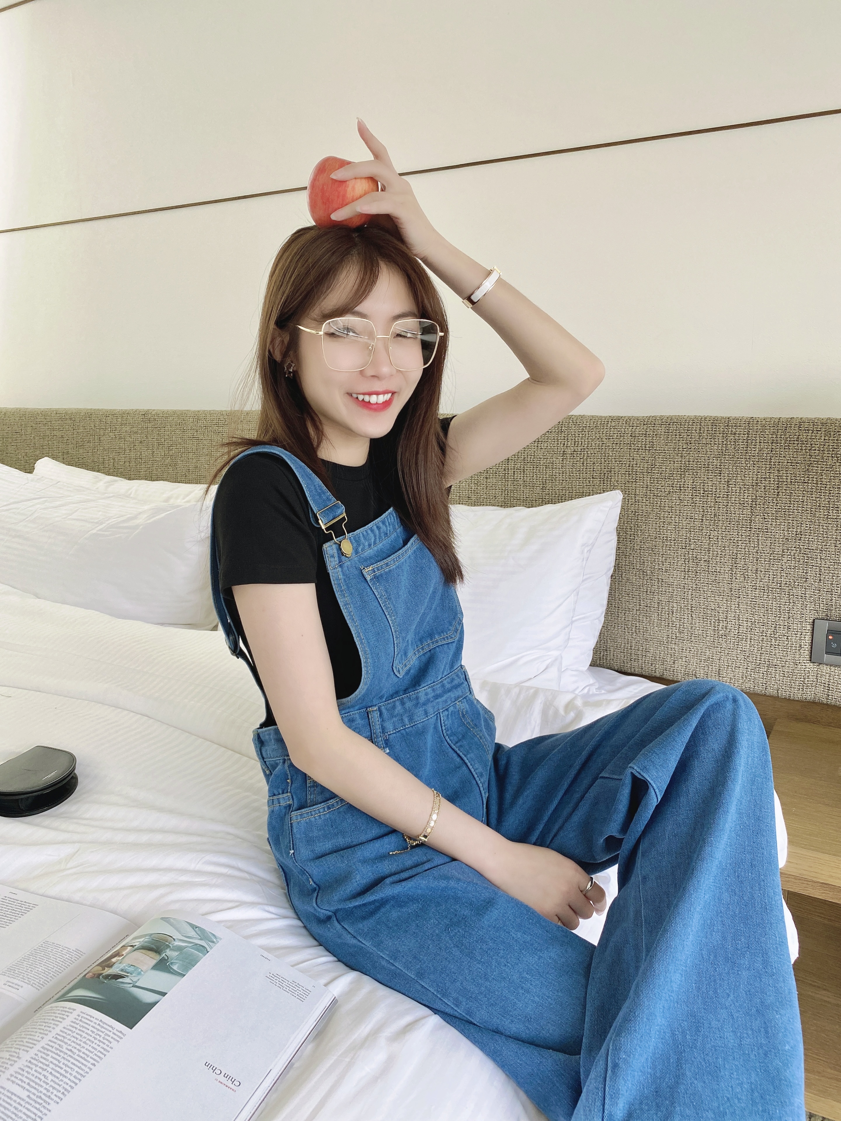 OVERSIZE率性男友感深藍吊帶寬褲