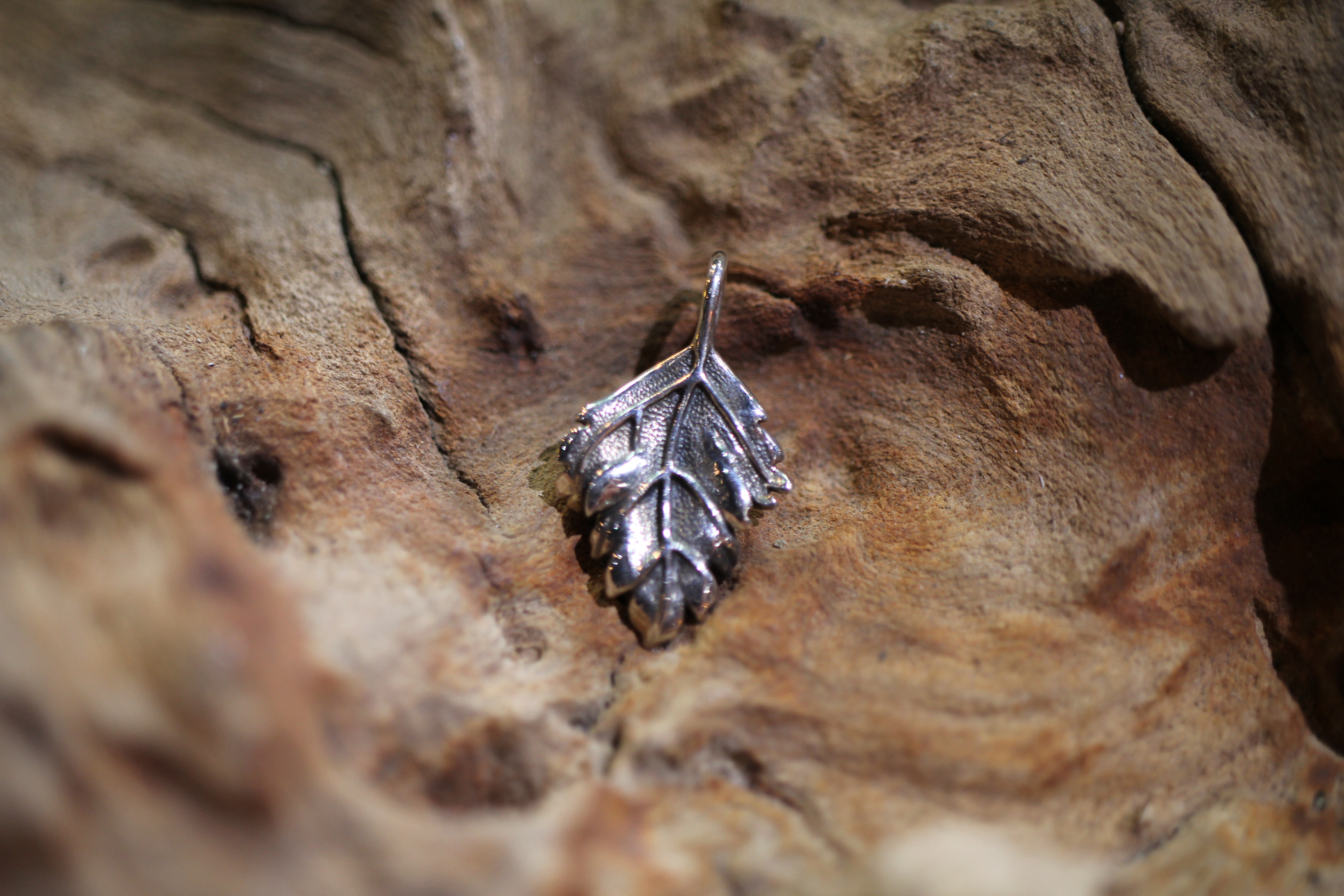 Black Venom Jewelry- Freedom & Prayer 純銀罌粟葉