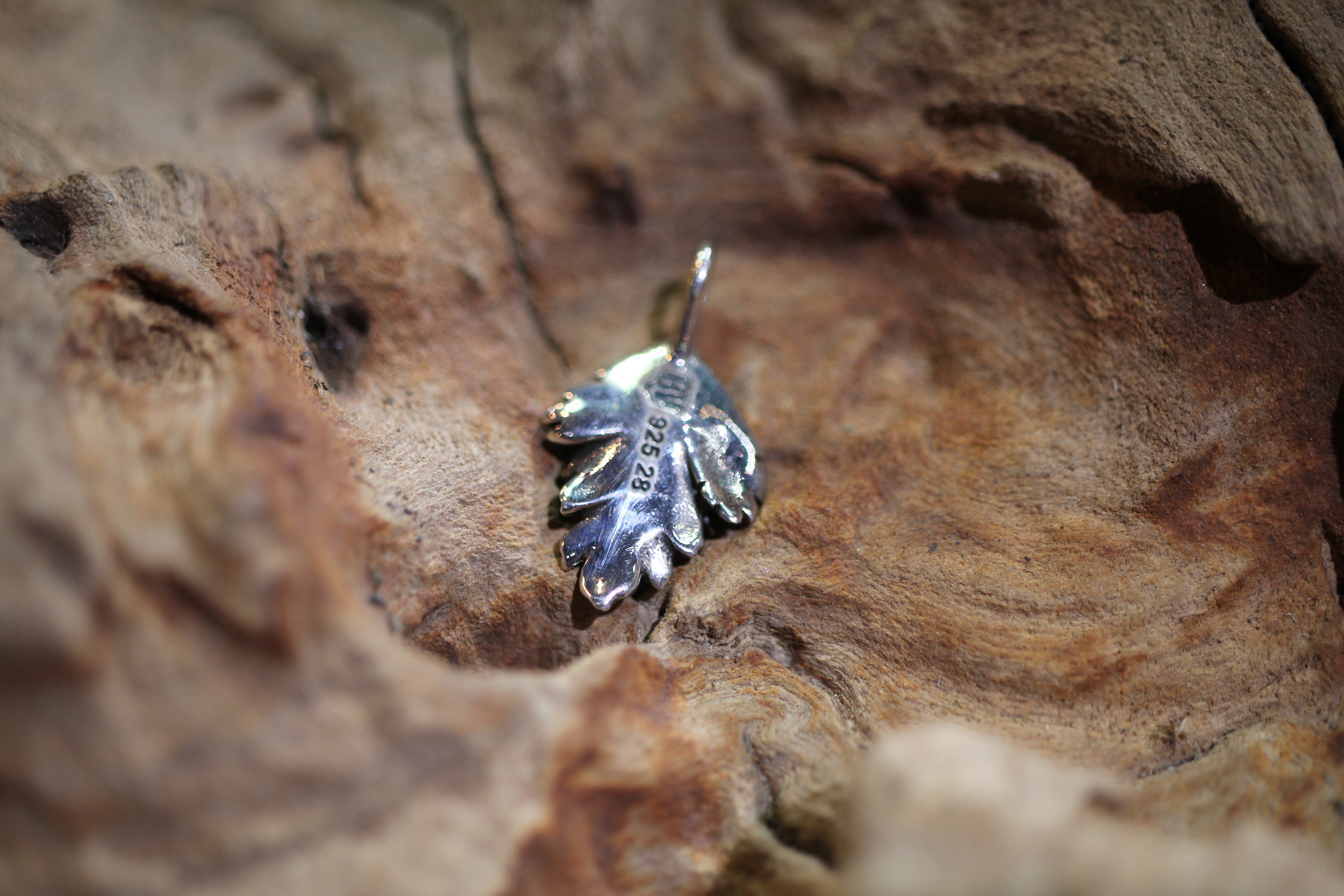 Black Venom Jewelry- Freedom & Prayer 純銀罌粟葉