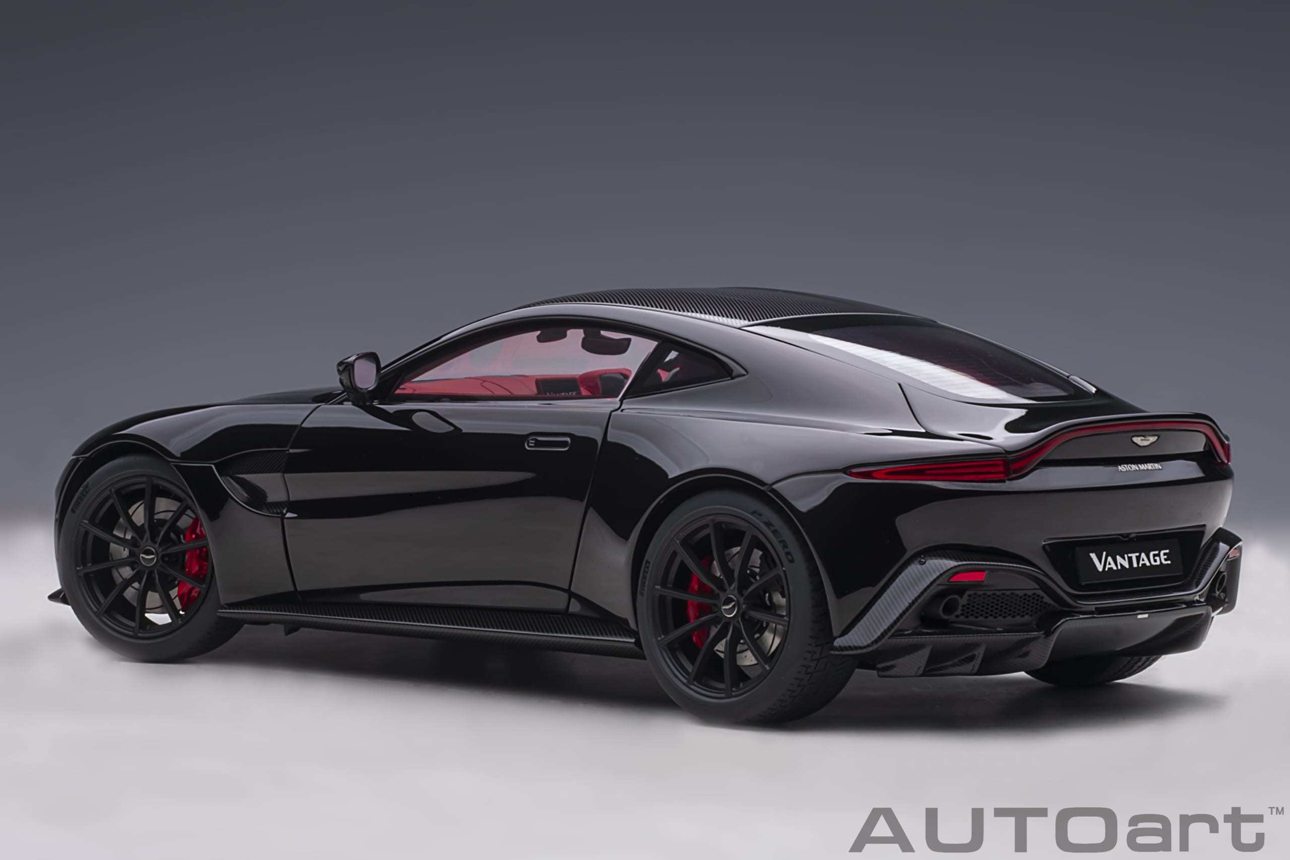 1/18 AUTOART ASTON MARTIN VANTAGE 2019 (JET BLACK) (70275)