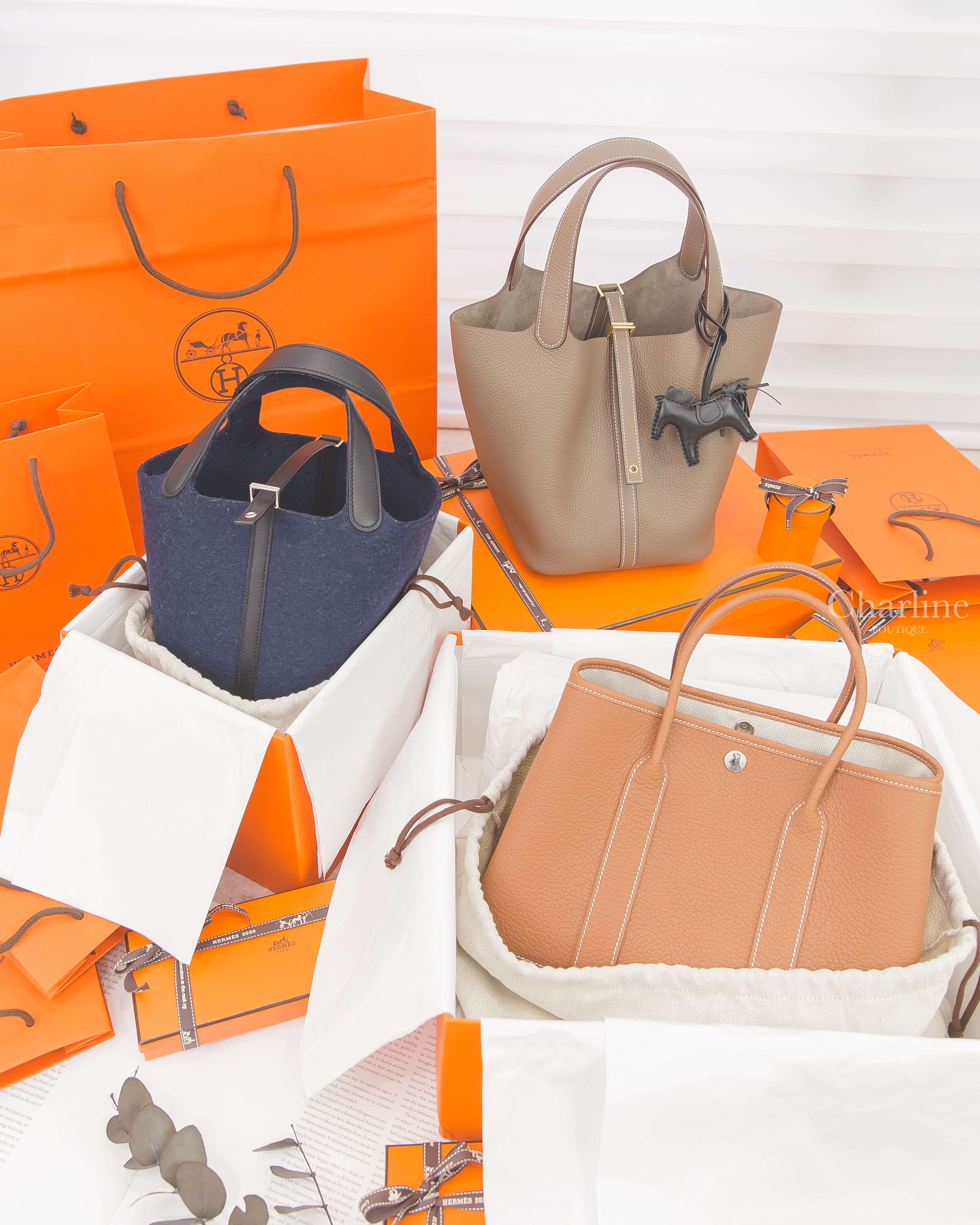 Hermès Picotin 深藍毛氈拼黑色銀釦水桶包,Hermès Charm 黑色小馬吊飾,Hermès Picotin 大象灰金釦水桶包,Hermès Garden Party 焦糖色肩背包-Charline Boutique 精品代購