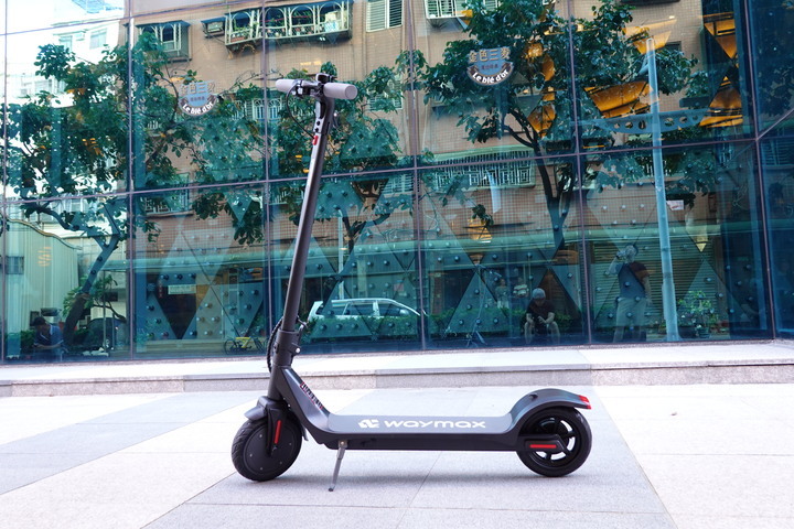 Waymax的X7尊雅電動滑板車