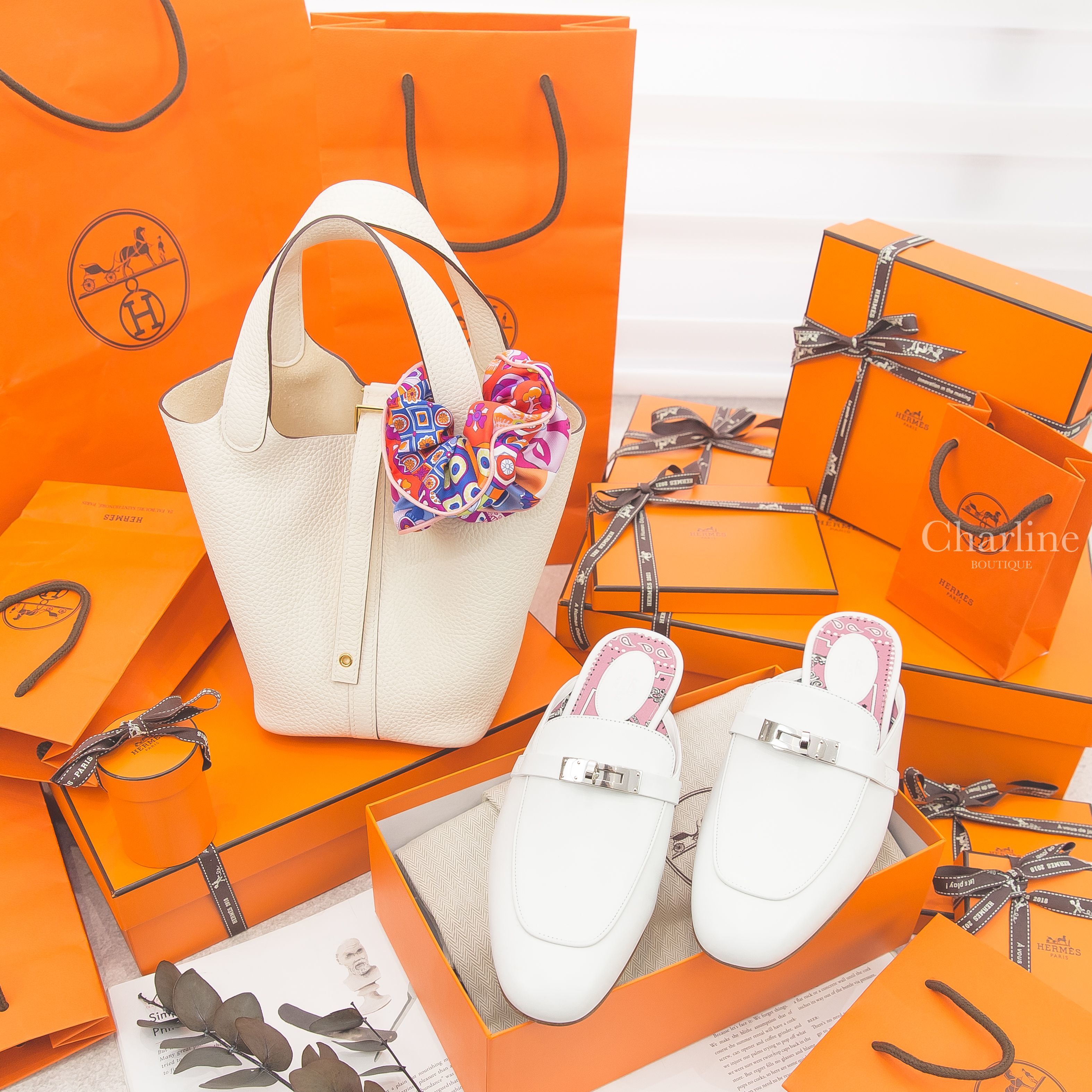 Hermès Picotin 18cm I2 奶油白金釦小型提把水桶包,Hermès Claudia Scrunchie 粉色絲巾真絲髮束,Hermès Oz Mule 白色銀釦粉色內裡牛皮平底穆勒鞋-Charline Boutique 精品代購