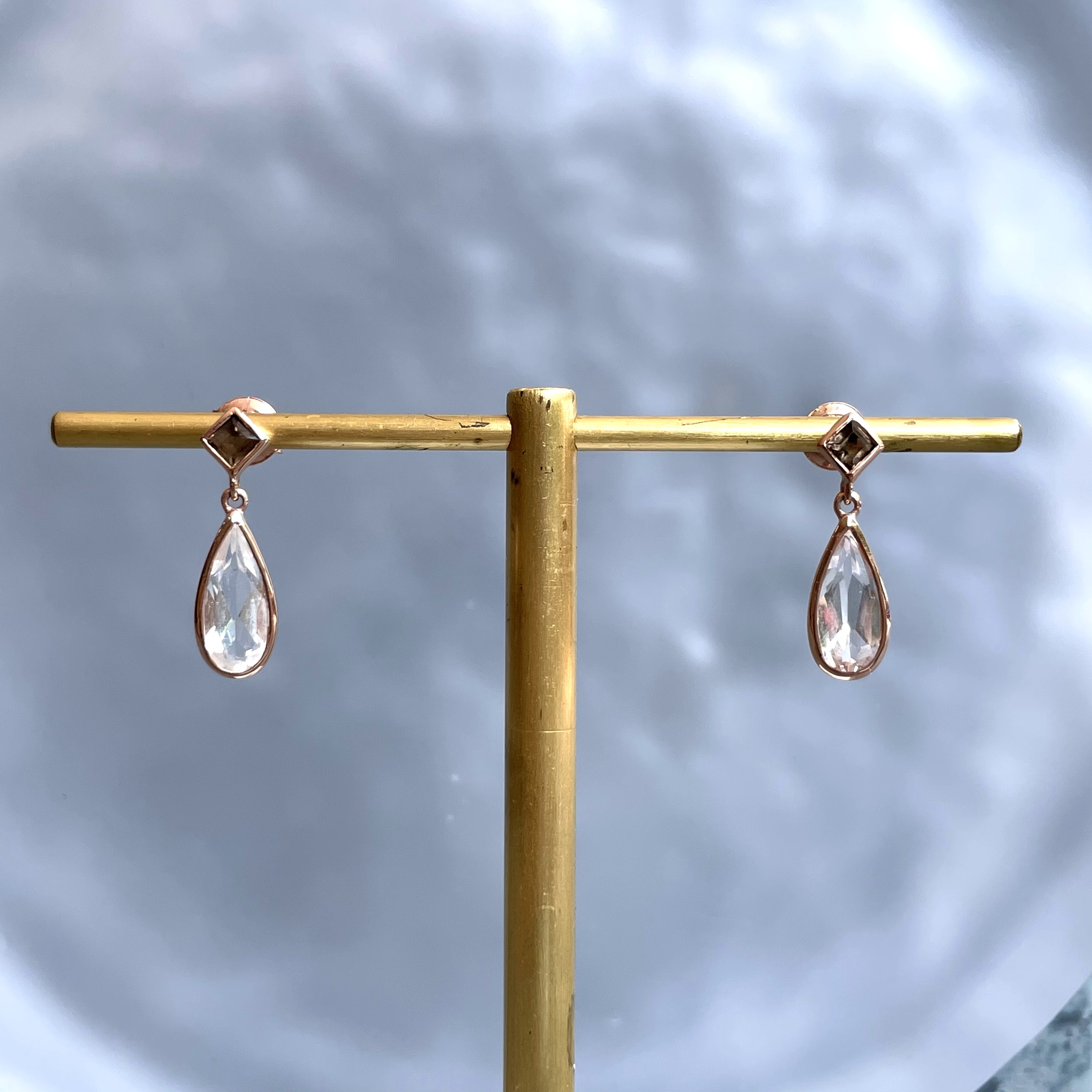 氣質長水滴白茶水晶耳環