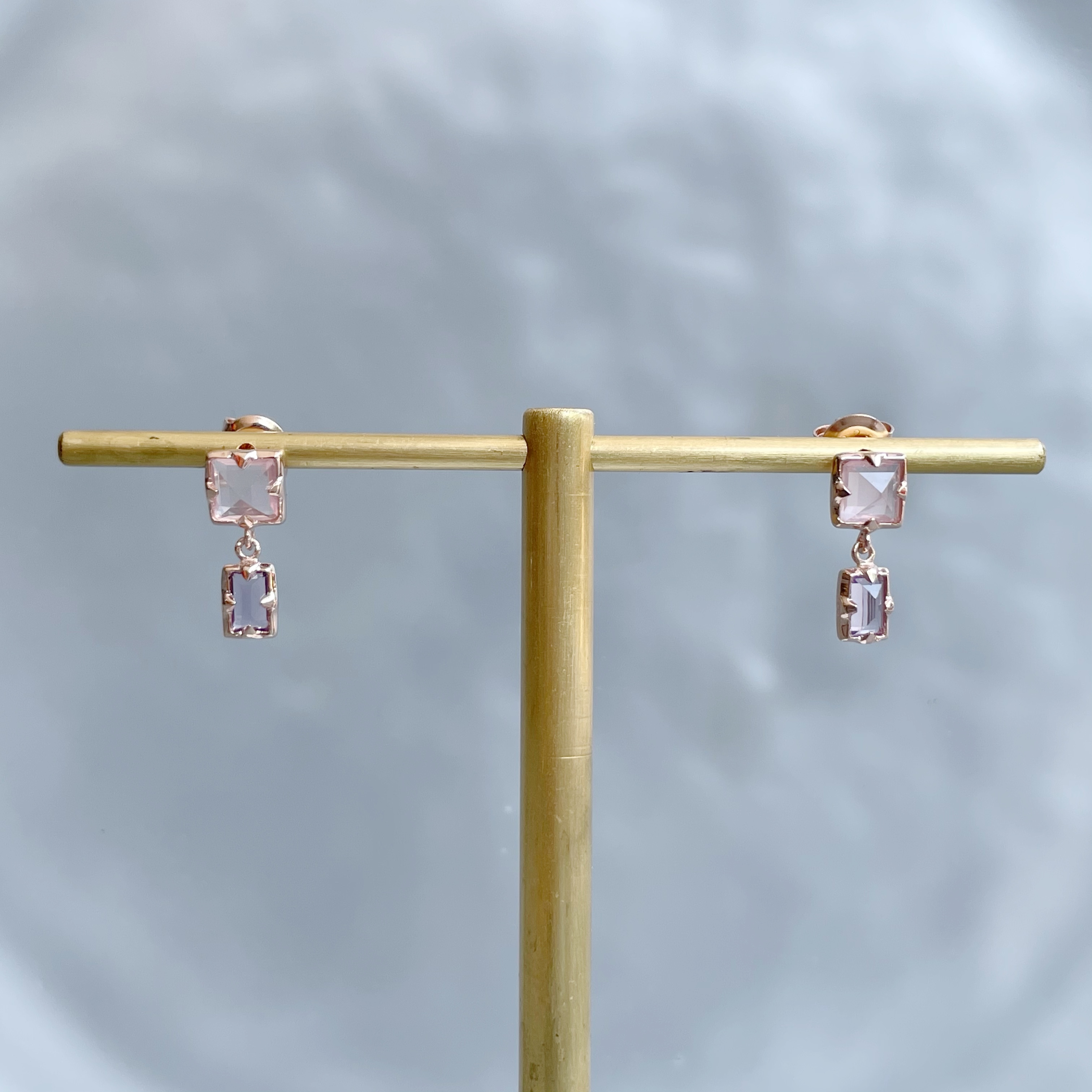 特殊爪鑲方形粉紫水晶耳環