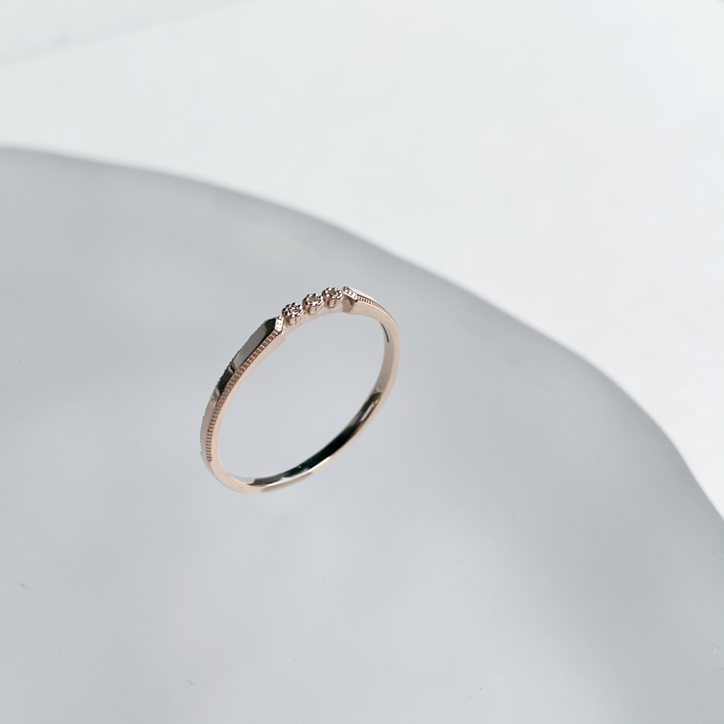 14k 細緻滾邊三胞胎真鑽戒指