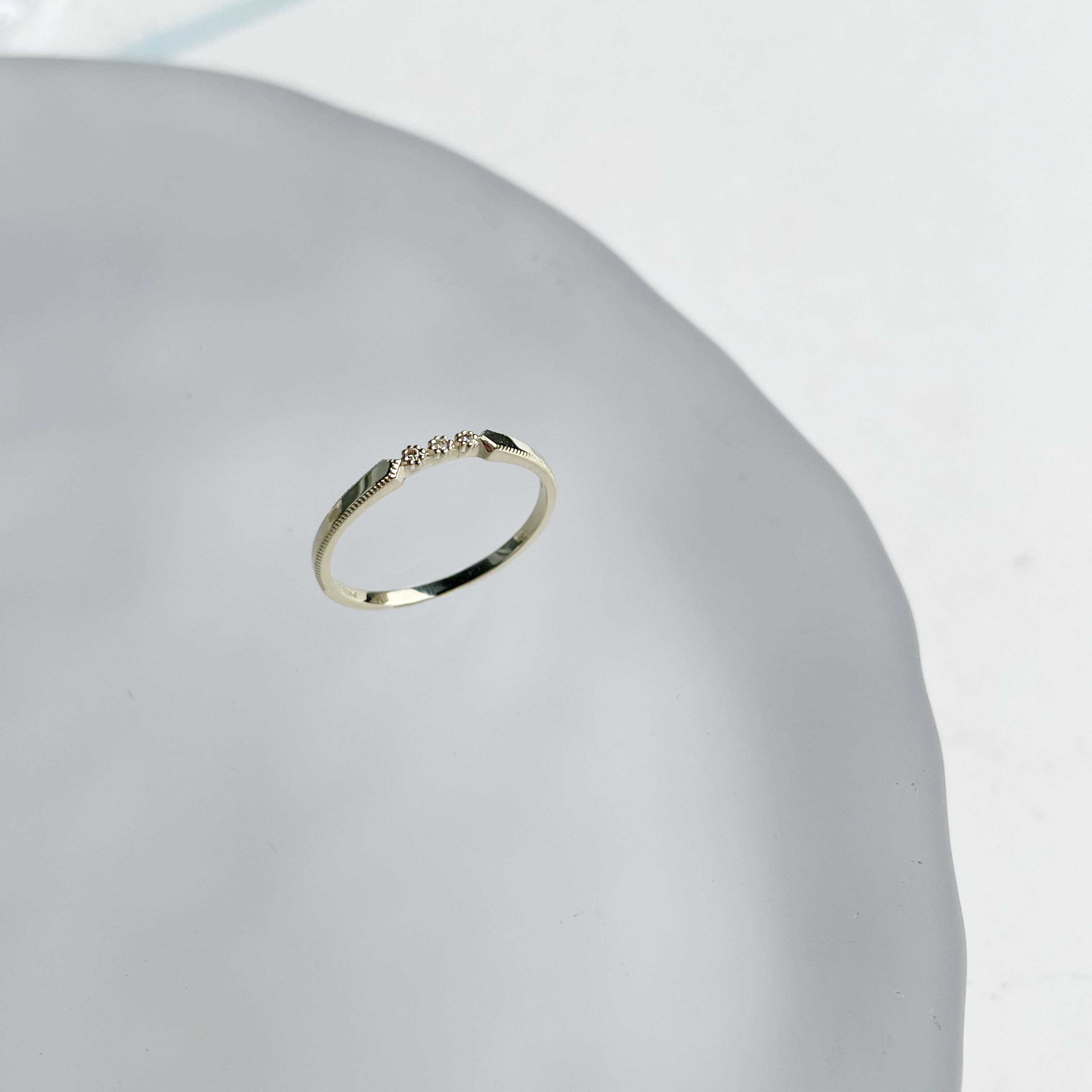 14k 細緻滾邊三胞胎真鑽戒指